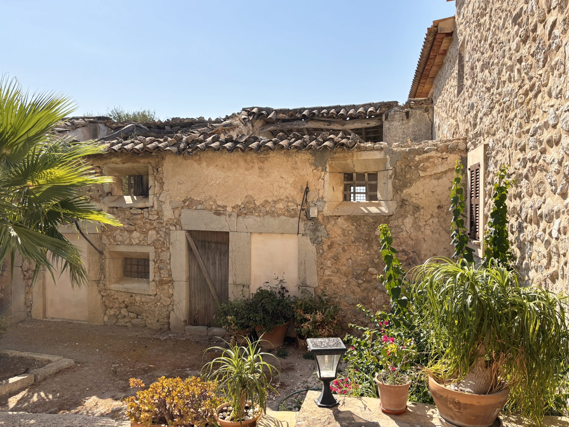 Casa de poble en necessitat de reforma amb vistes panoràmiques fins a Alcúdia.