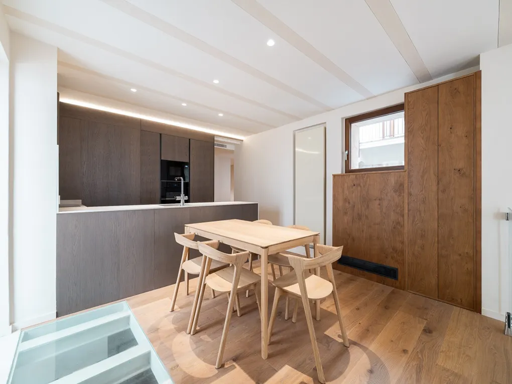 Moderne duplex i stueetagen i en renoveret herregård-7