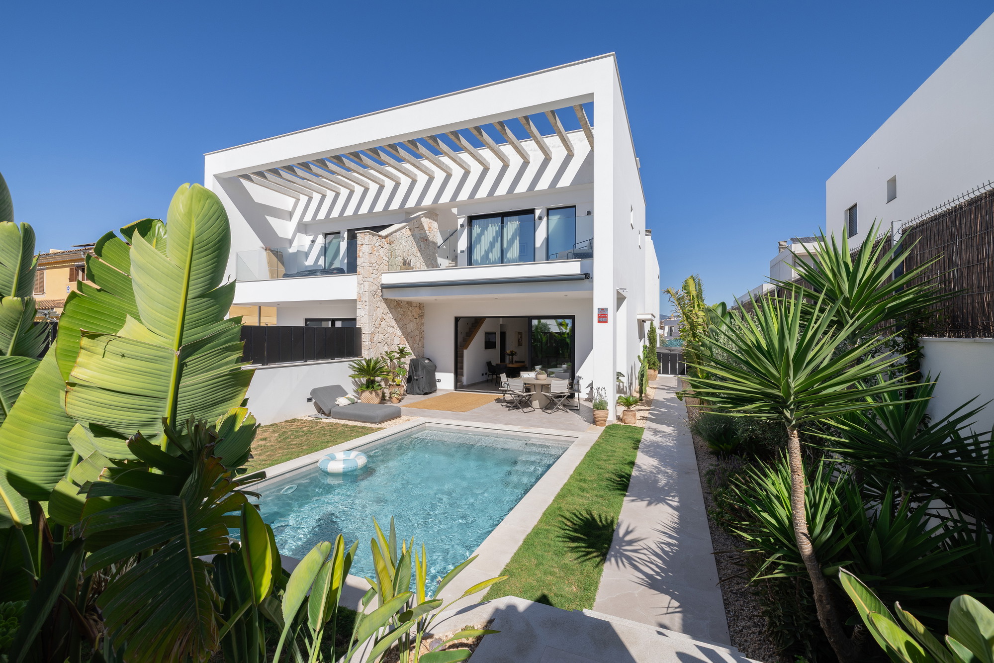 Casa adossada contemporània amb piscina a Marratxí – Estil de vida mediterrani modern
