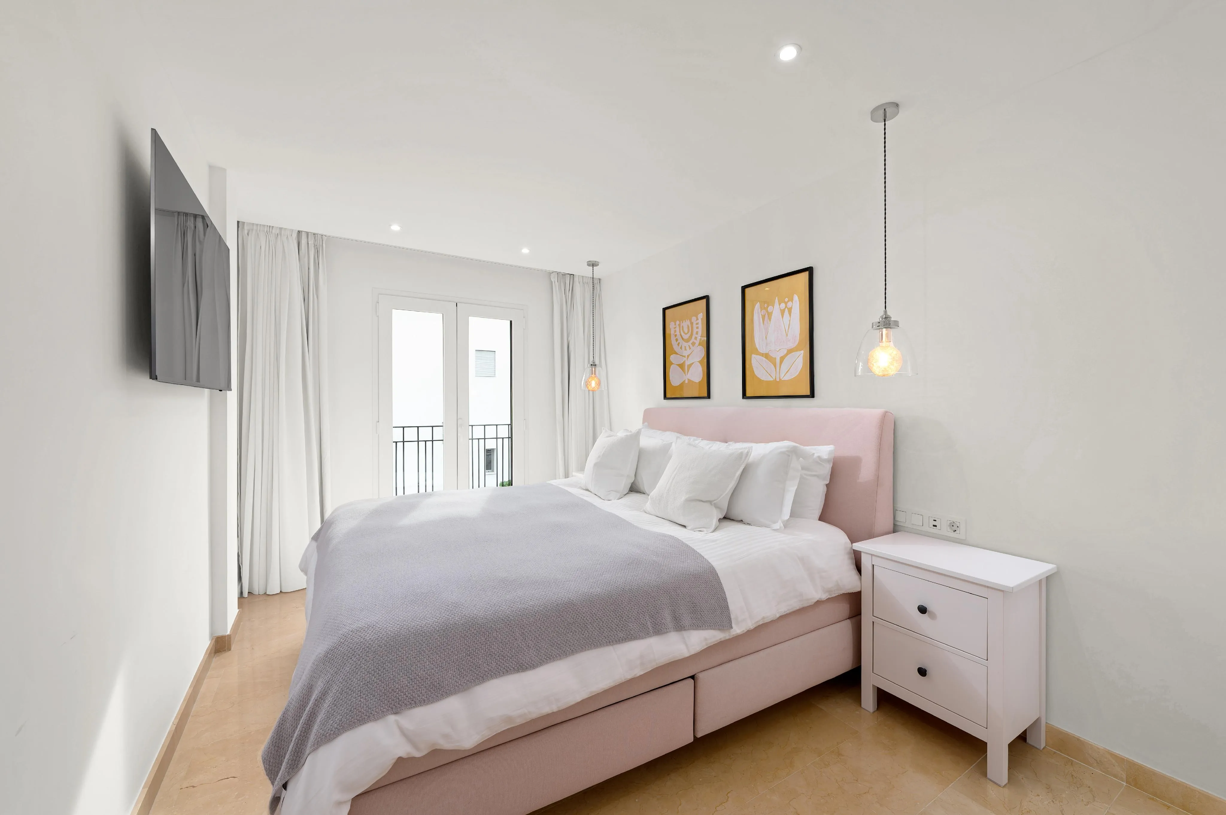 Jasne mieszkanie z tarasem i widokiem na port-9