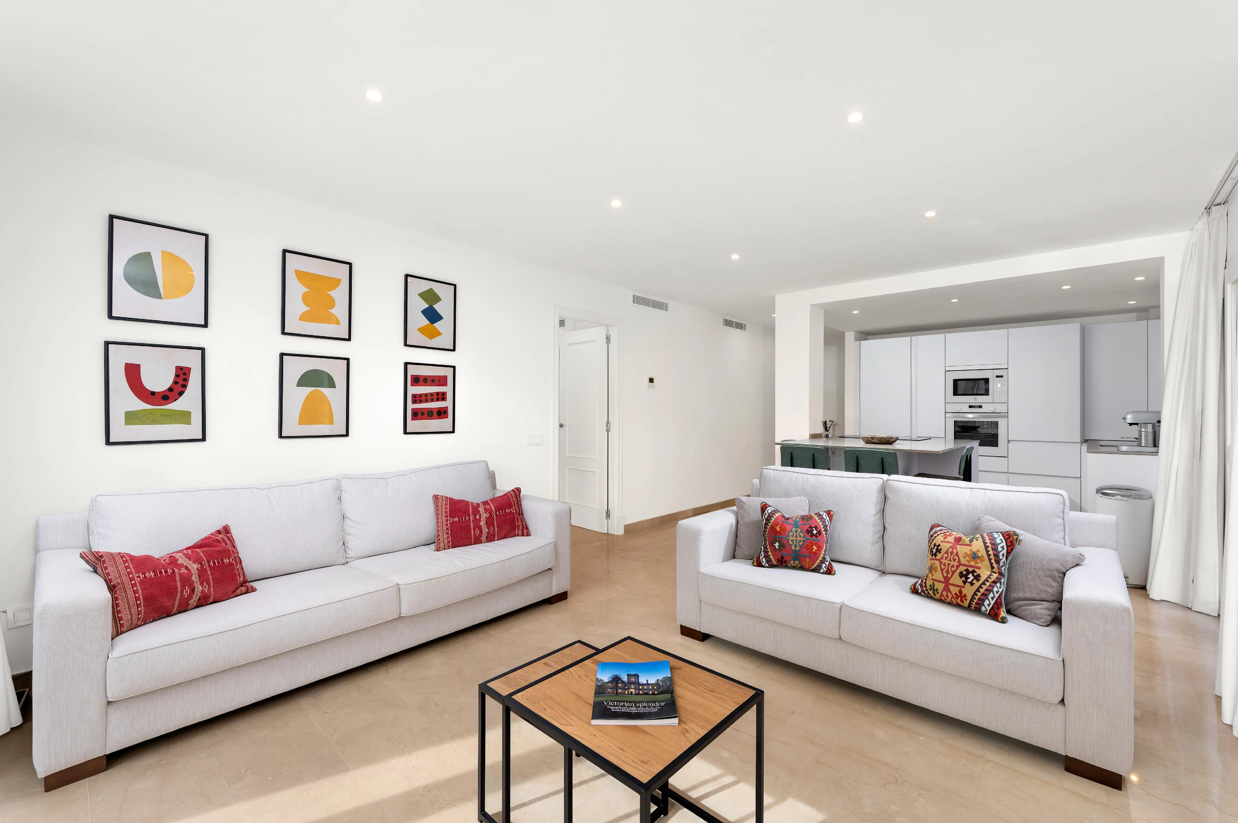 Jasne mieszkanie z tarasem i widokiem na port-4