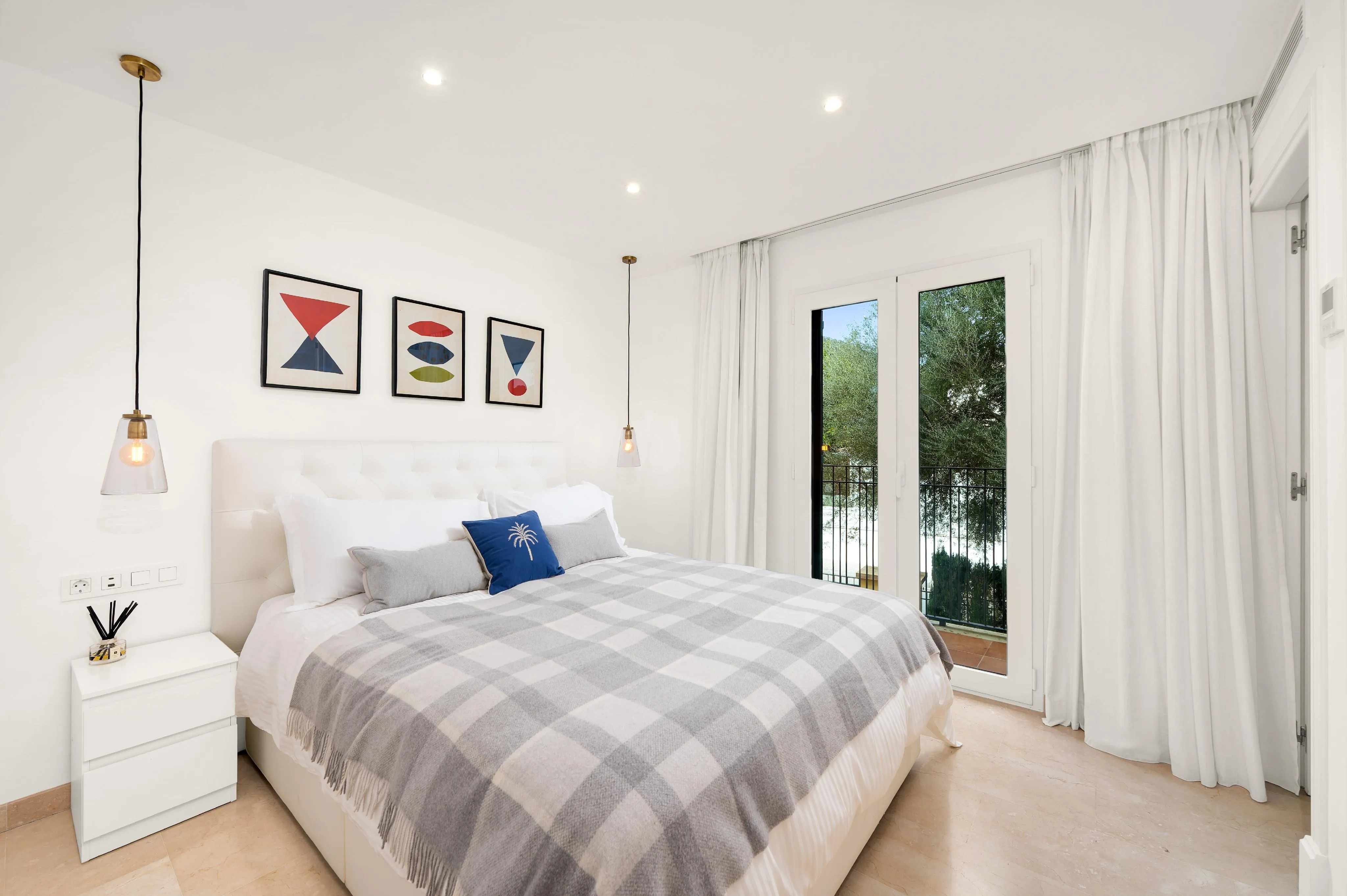 Jasne mieszkanie z tarasem i widokiem na port-12