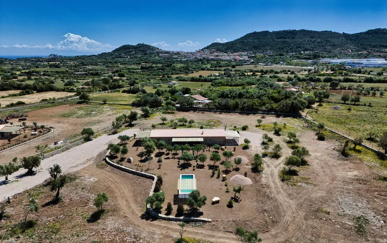 Bezugsfertige Designerfinca mit Pool und Panoramablick
