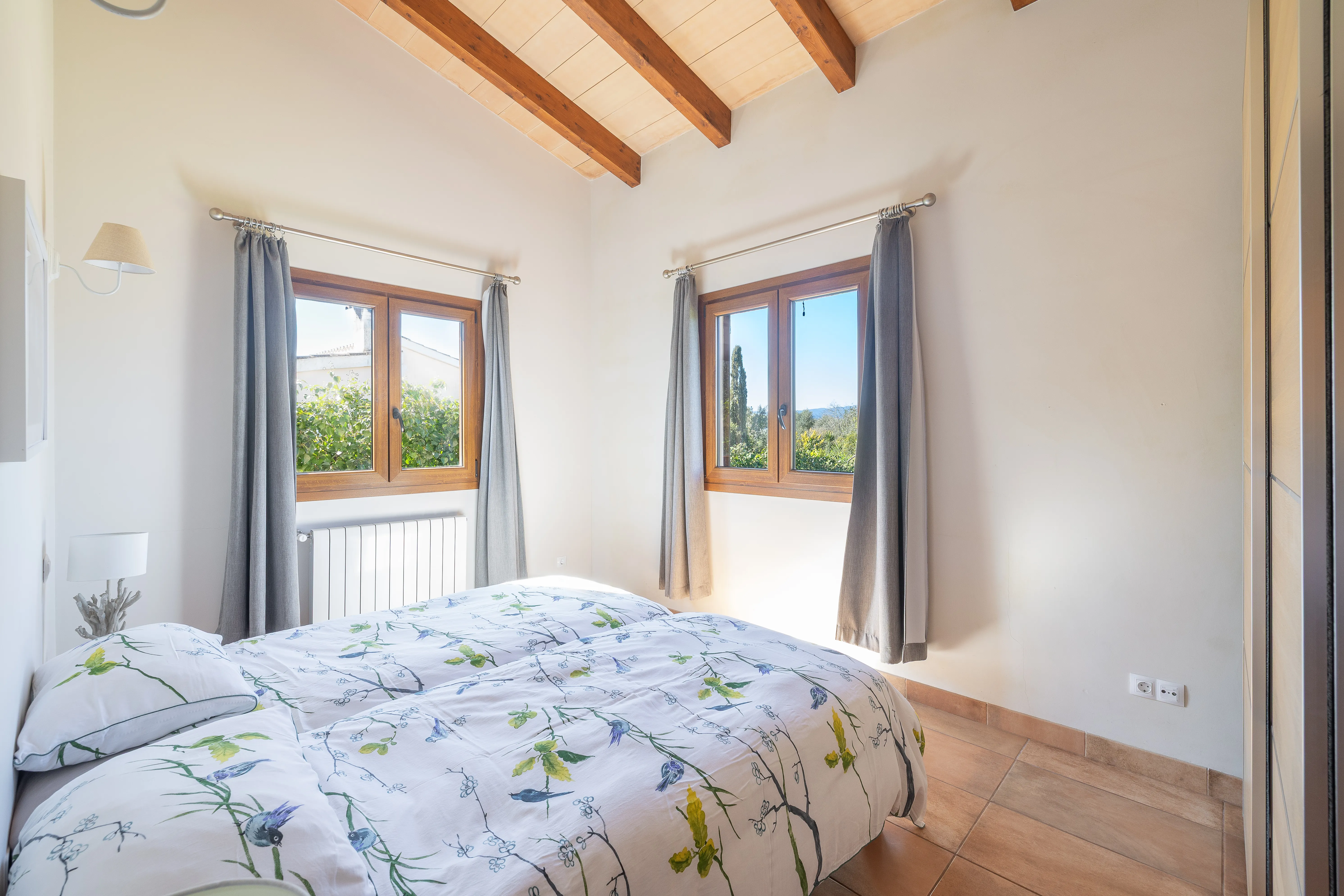 Finca renovada amb vista a la Serra de Tramuntana prop de Biniali-10