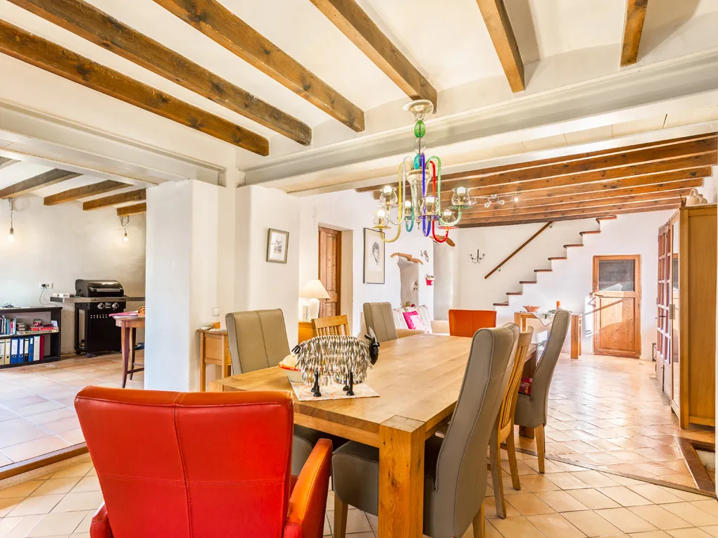 Charmigt lanthus från 1500-talet med två gästhus-7