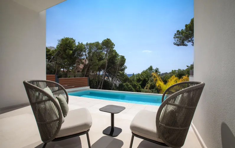 Villa moderna de obra nueva, terminada y con magníficas vistas al mar