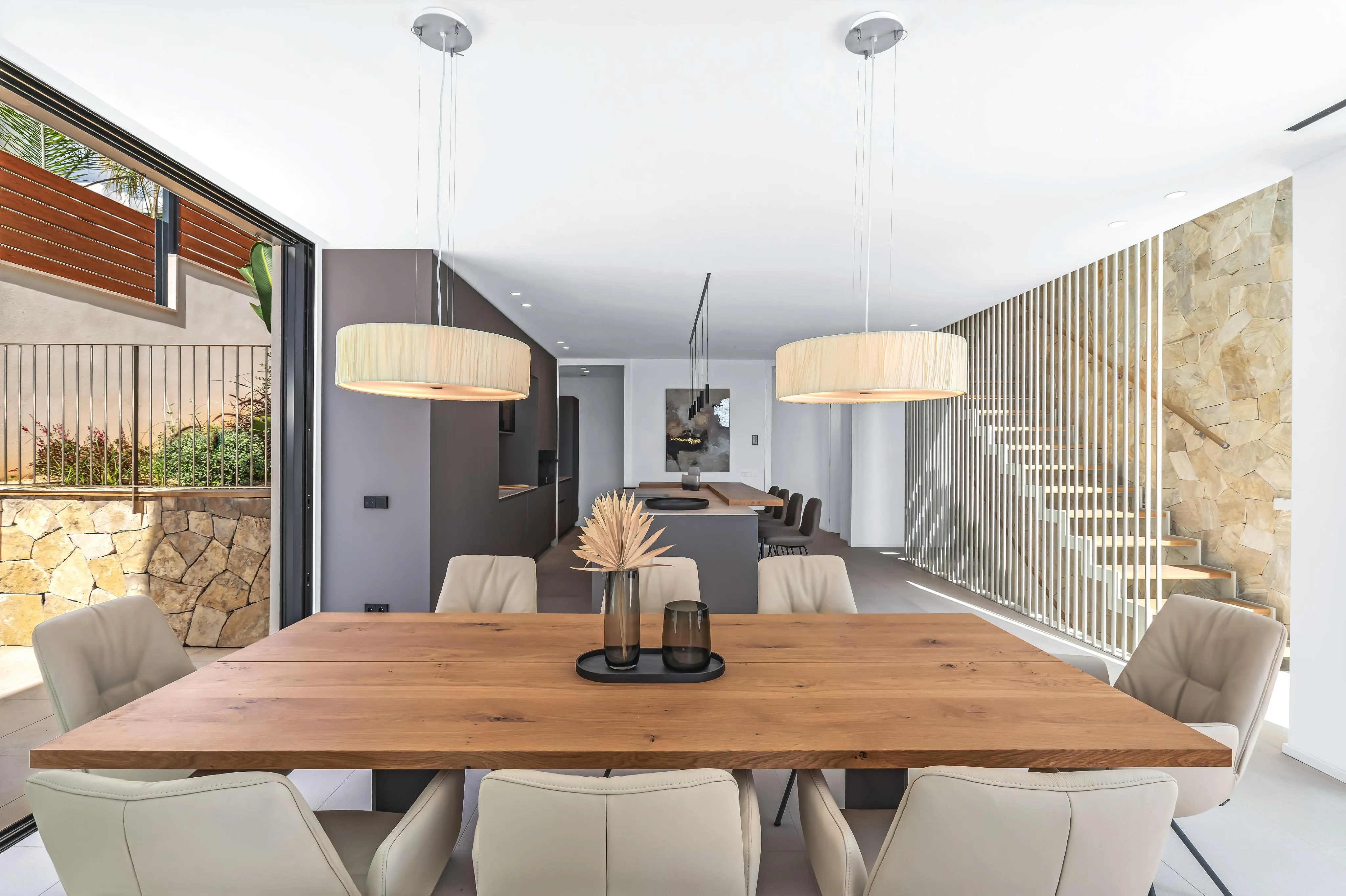 Nybygget moderne villa med betagende havudsigt-9