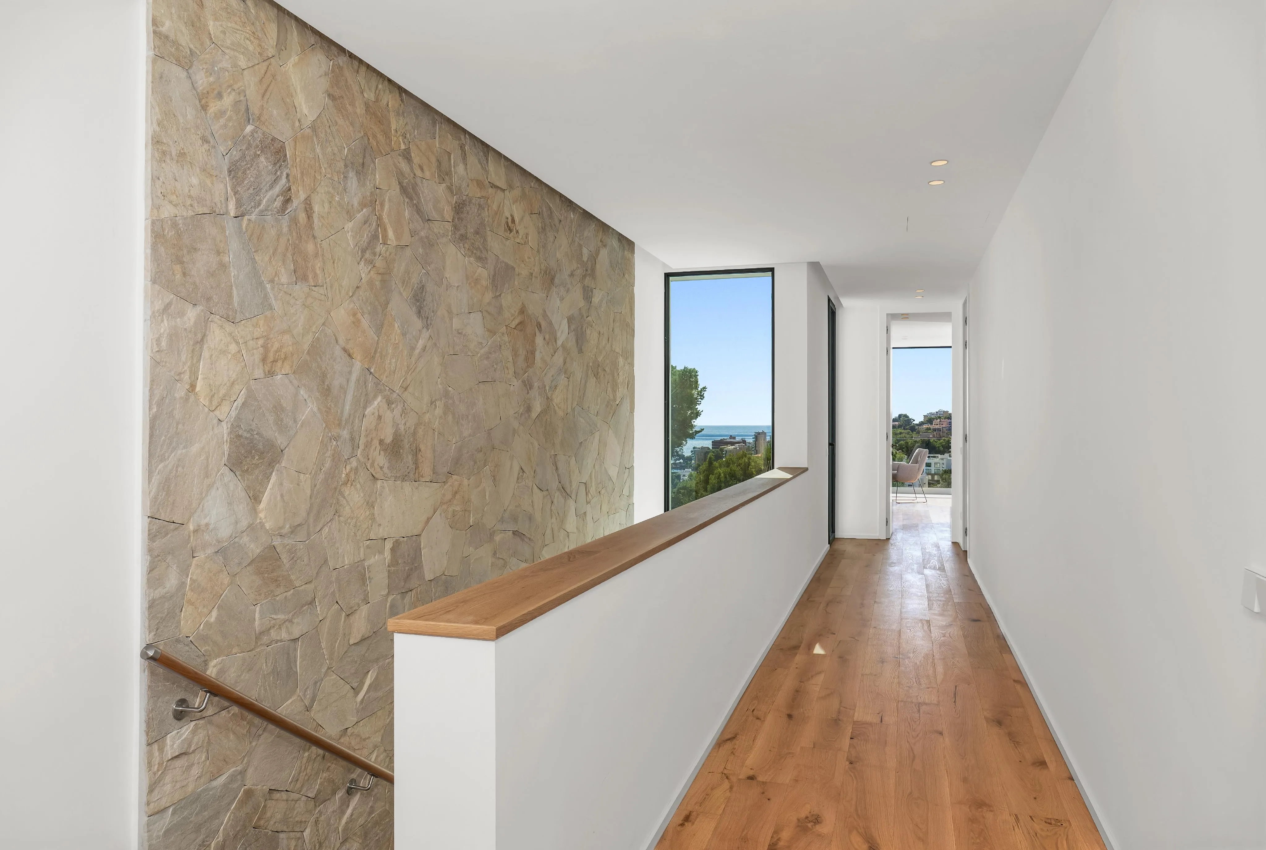 Villa moderna de obra nueva, terminada y con magníficas vistas al mar-16