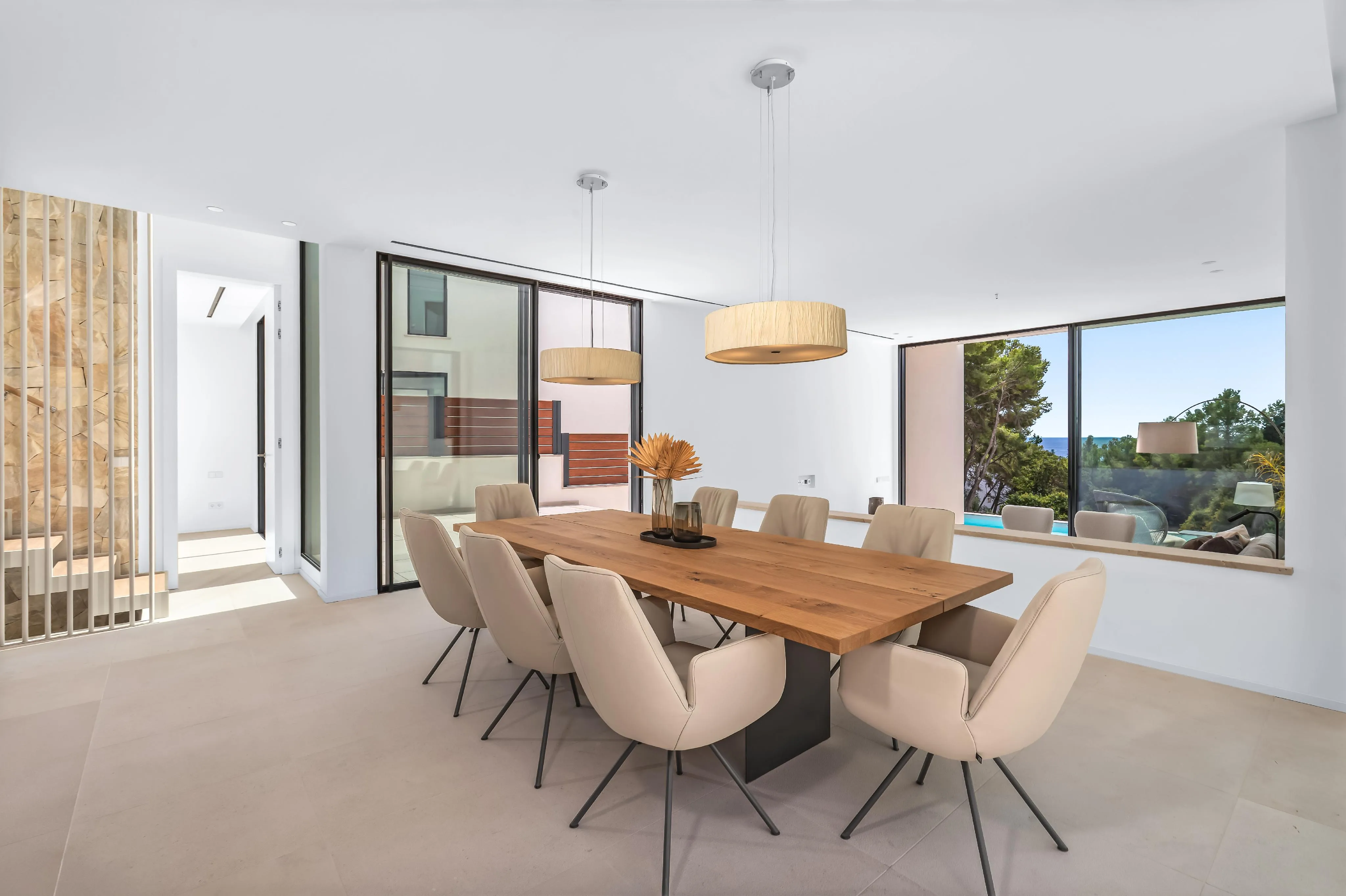 Villa moderna de obra nueva, terminada y con magníficas vistas al mar-7