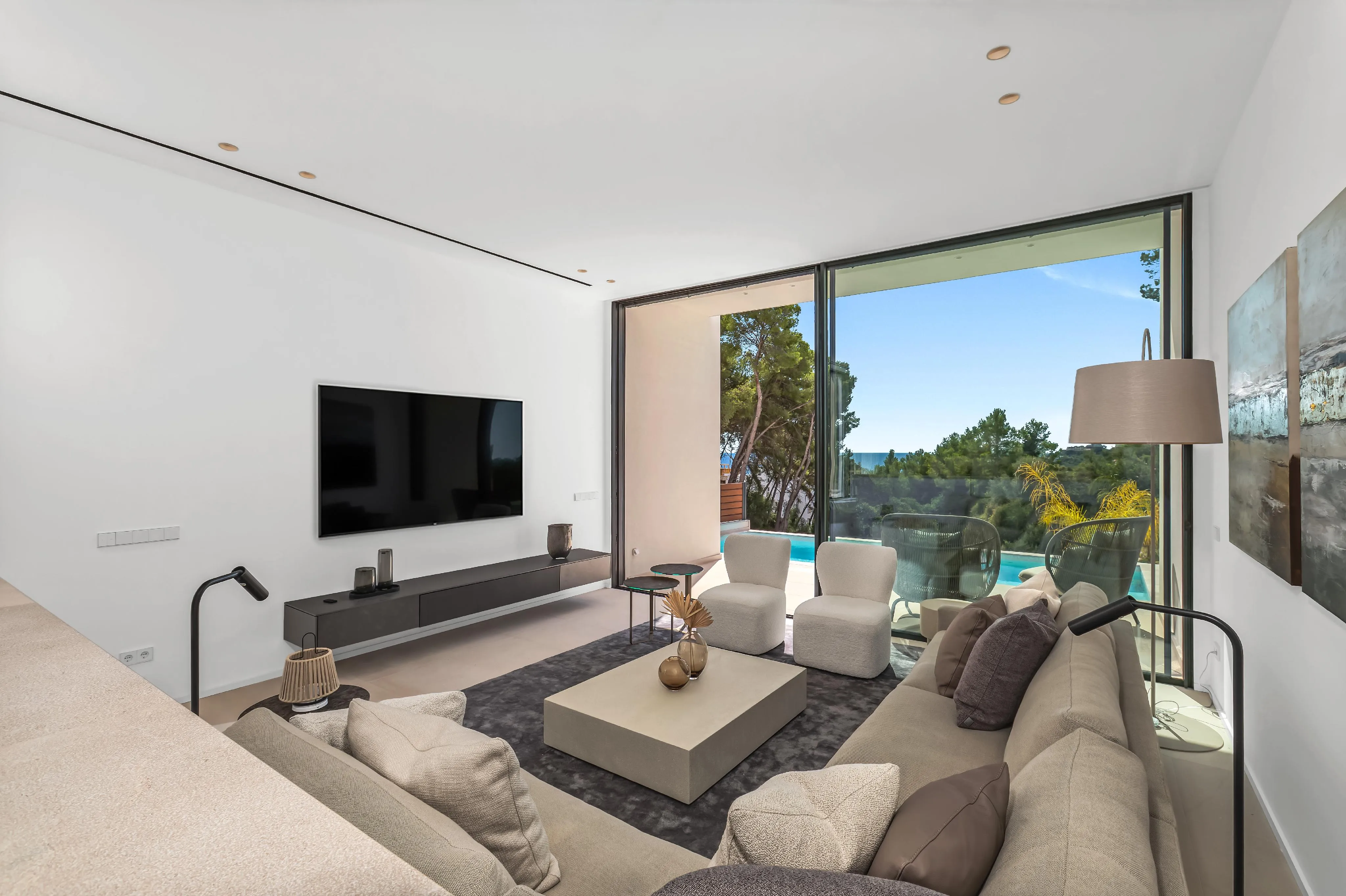 Nybygget moderne villa med betagende havudsigt-4