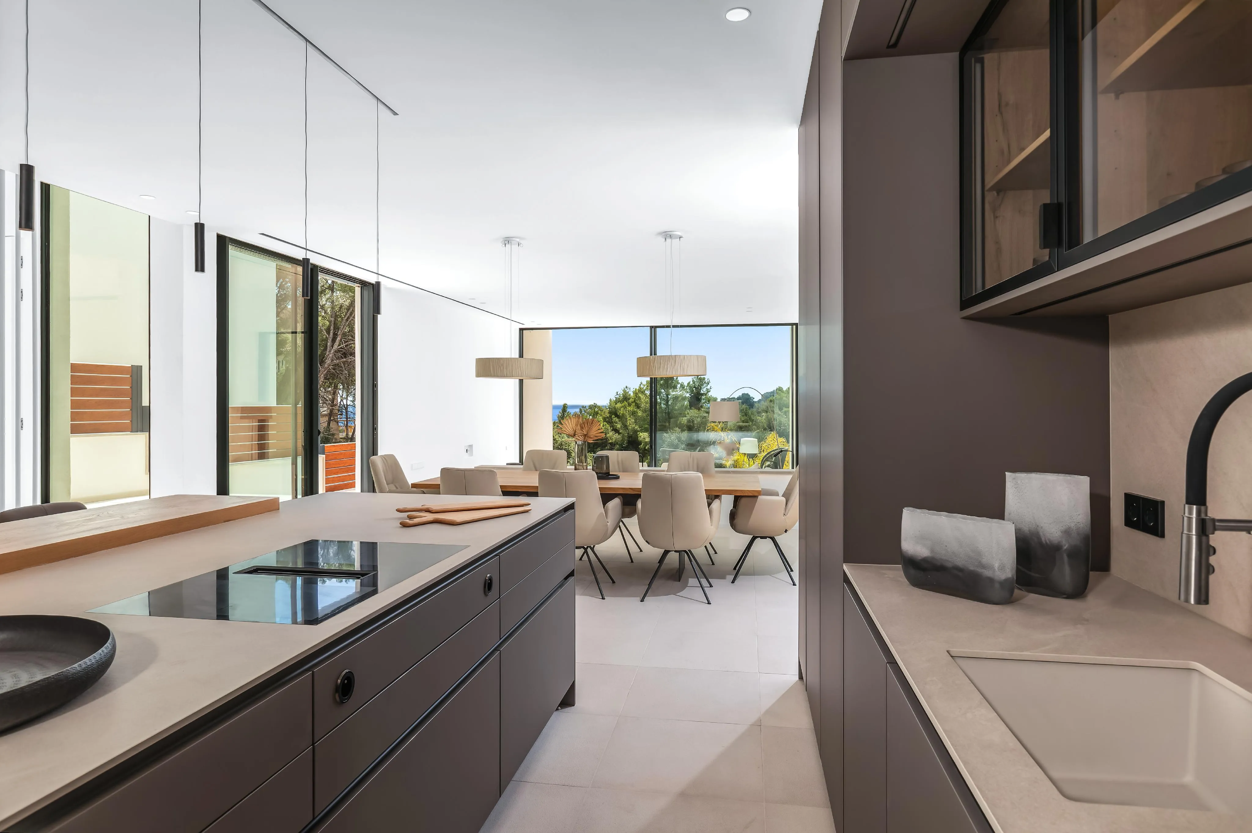 Villa moderne, déjà construite, avec vue imprenable sur la mer-11