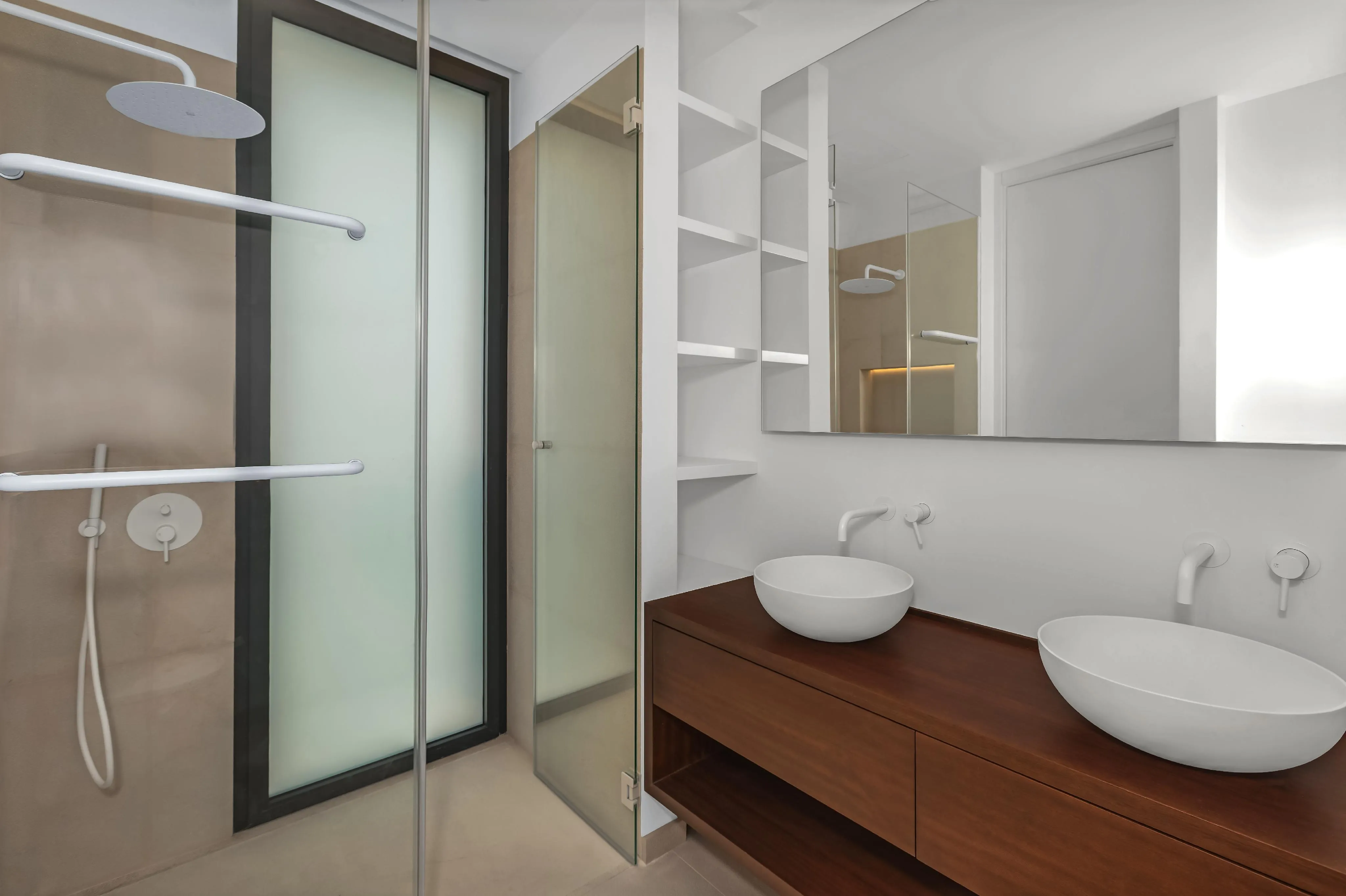 Nybygget moderne villa med betagende havudsigt-14