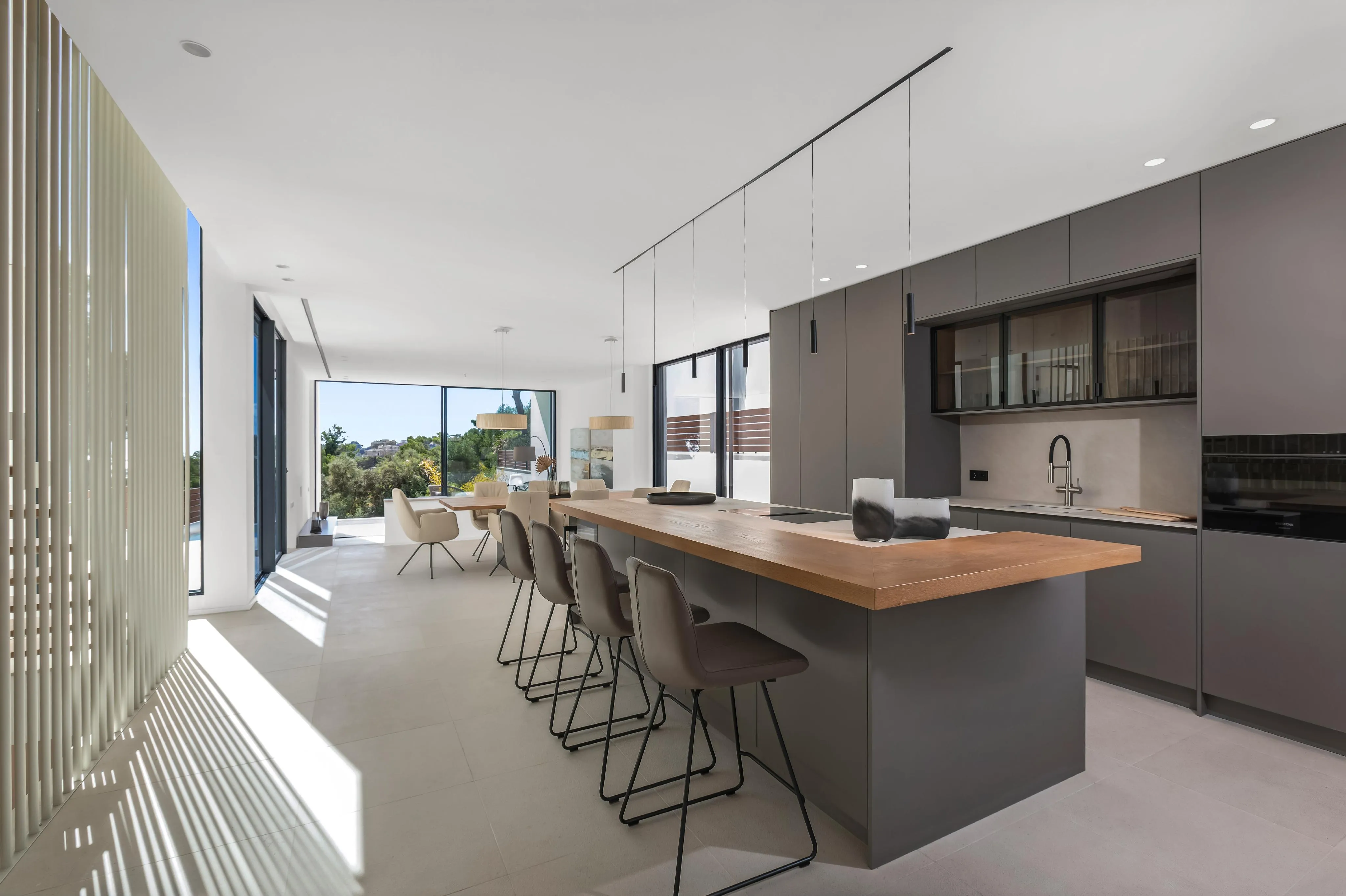 Nybygget moderne villa med betagende havudsigt-8