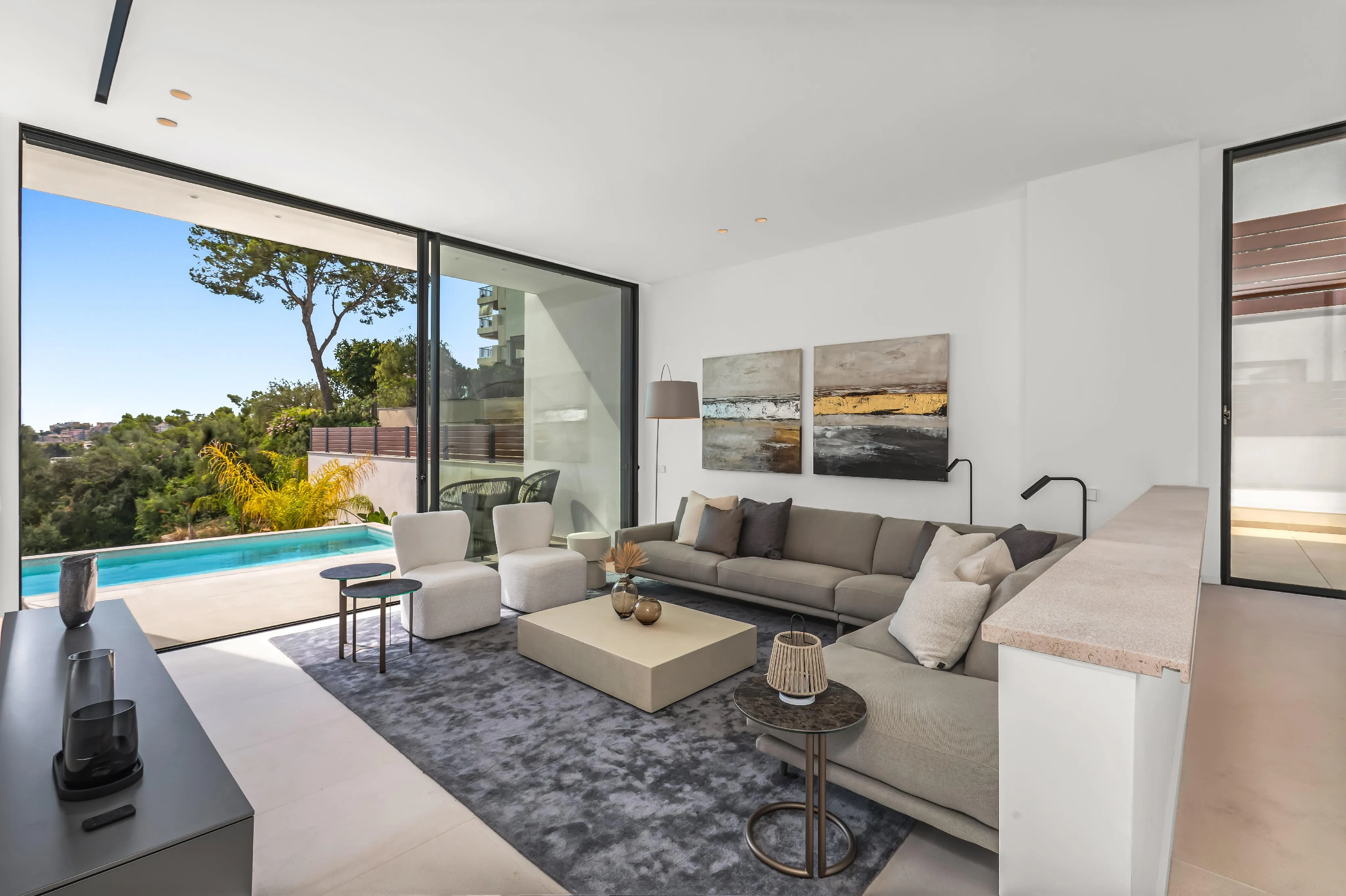 Nybygget moderne villa med betagende havudsigt-5