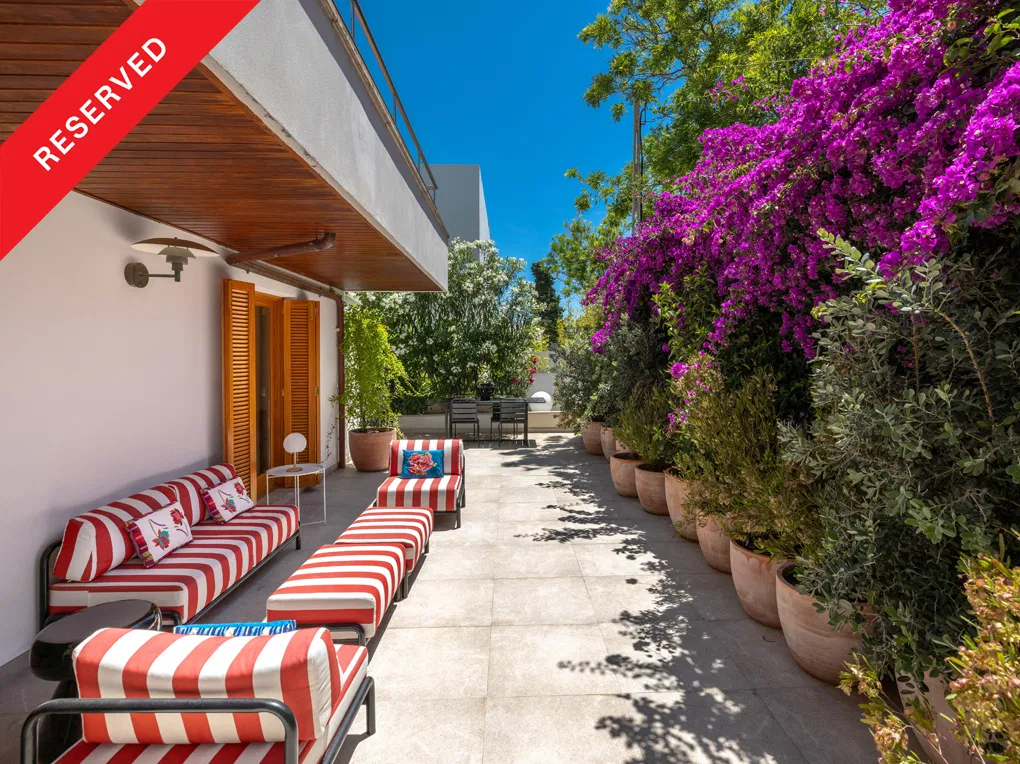 Un elegant pis d'estil casa amb jardí, accés privat i piscina a La Bonanova.-1