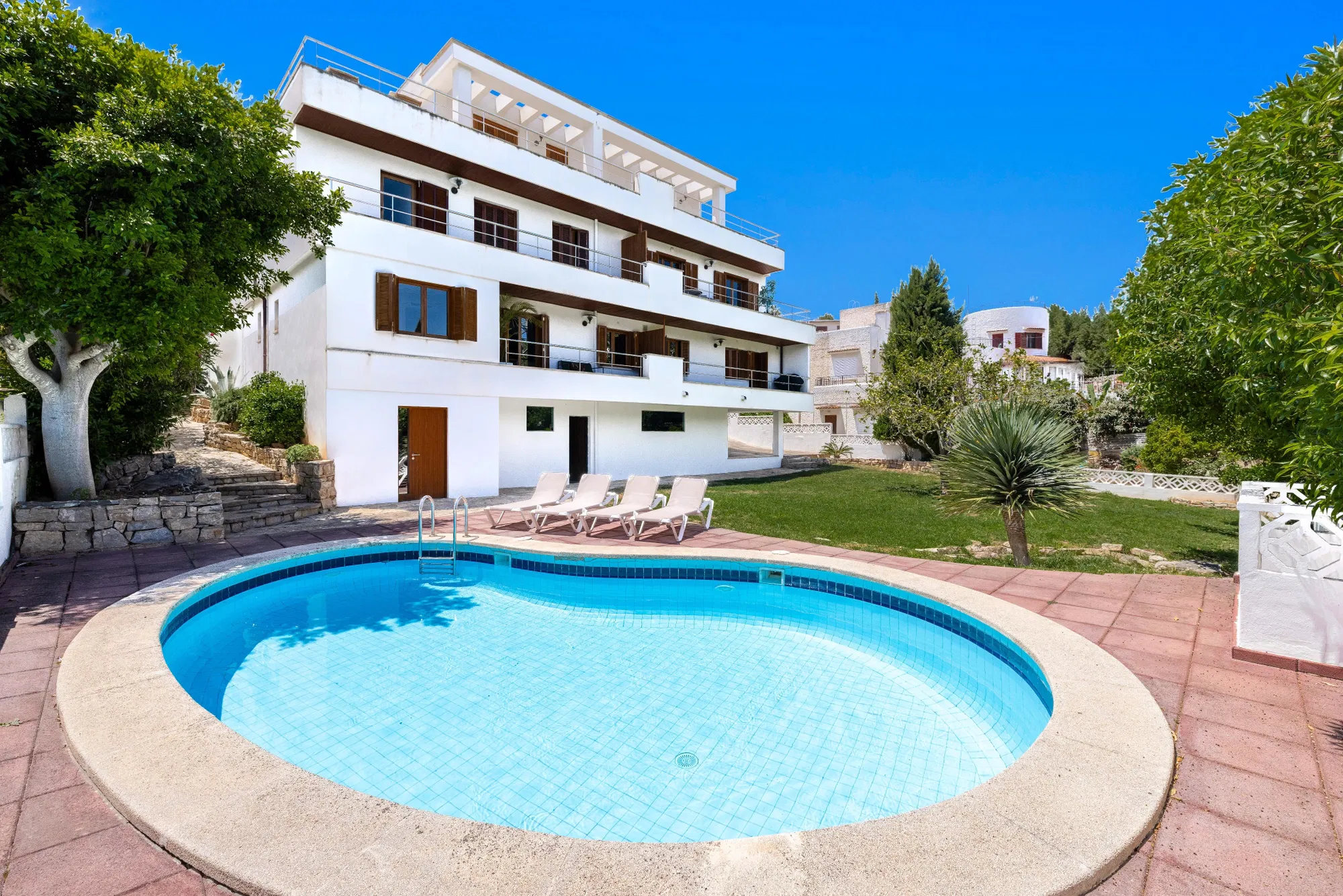 Un elegant pis d'estil casa amb jardí, accés privat i piscina a La Bonanova.-12