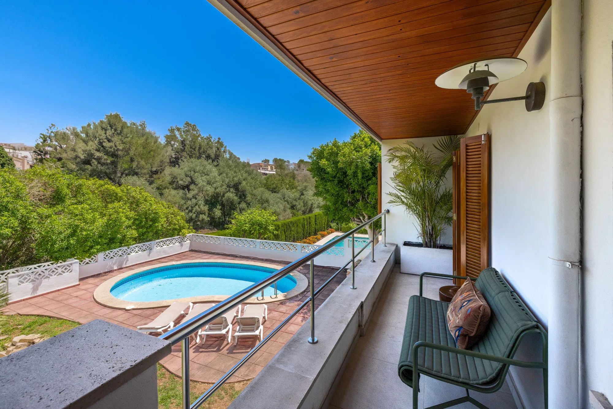 Un elegant pis d'estil casa amb jardí, accés privat i piscina a La Bonanova.-9