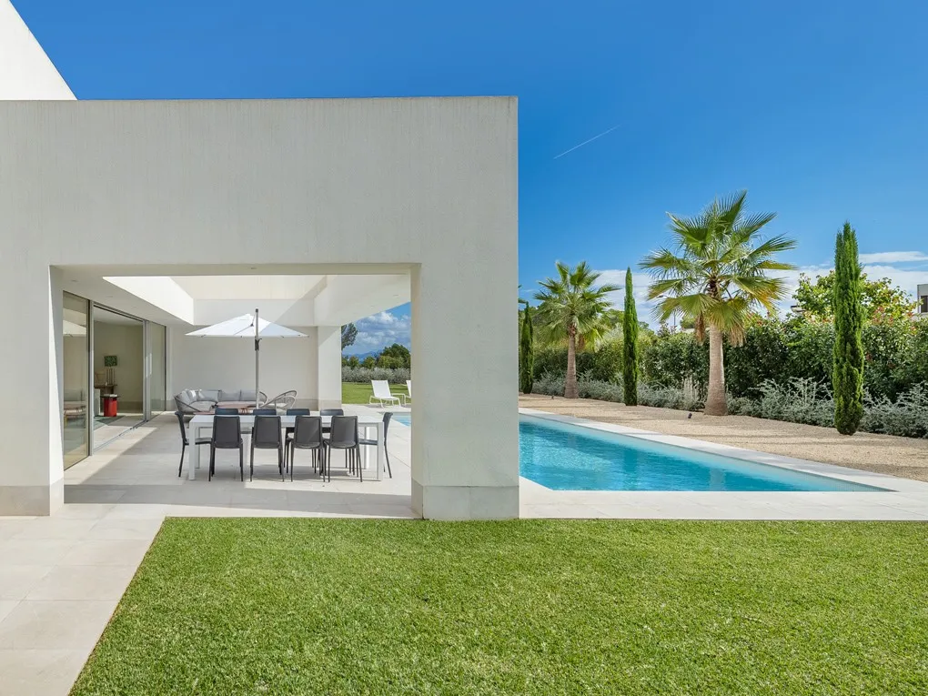 Moderne gelijkvloerse villa in gewilde woonwijk en vlakbij stranden-9