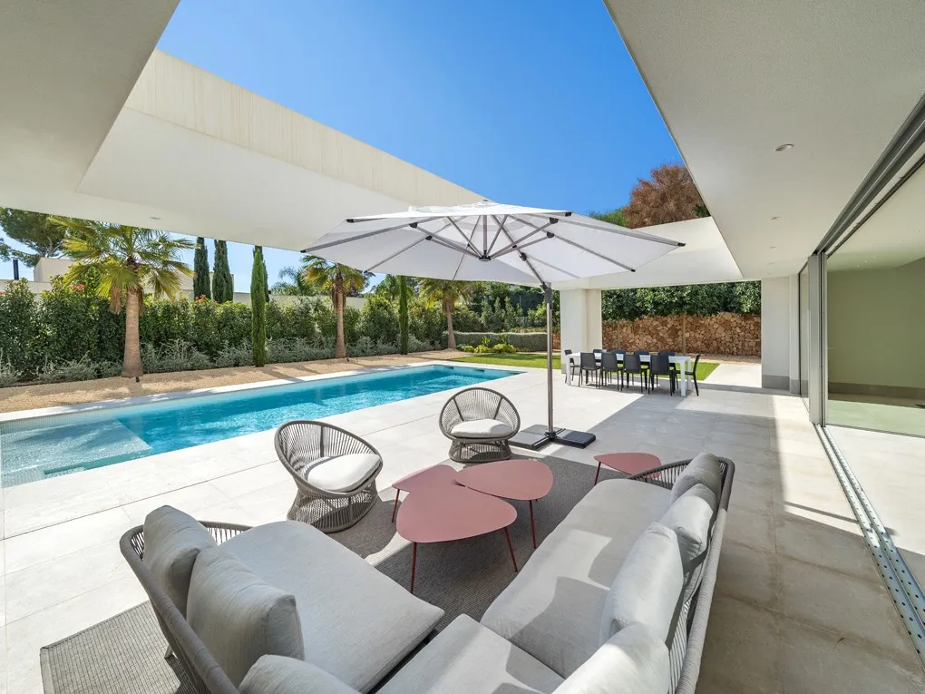 Modern villa on one level in residential area and close to beaches-5