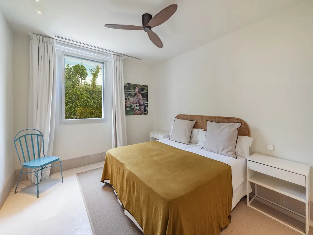 Moderne gelijkvloerse villa in gewilde woonwijk en vlakbij stranden-10