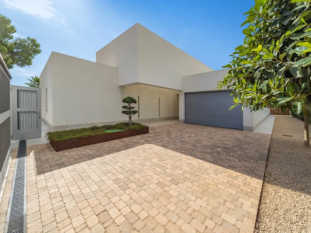 Modern villa on one level in residential area and close to beaches-8