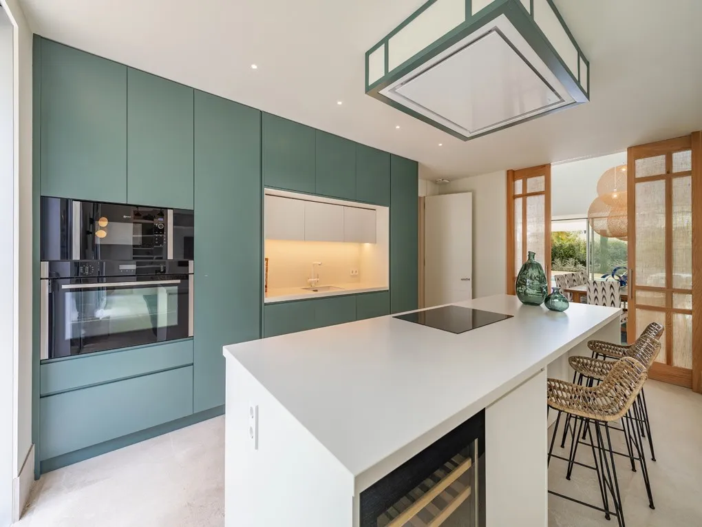 Moderne gelijkvloerse villa in gewilde woonwijk en vlakbij stranden-12