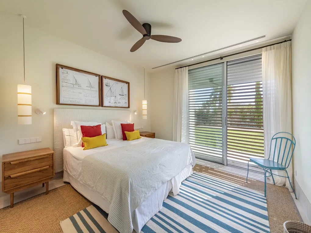 Moderne gelijkvloerse villa in gewilde woonwijk en vlakbij stranden-21