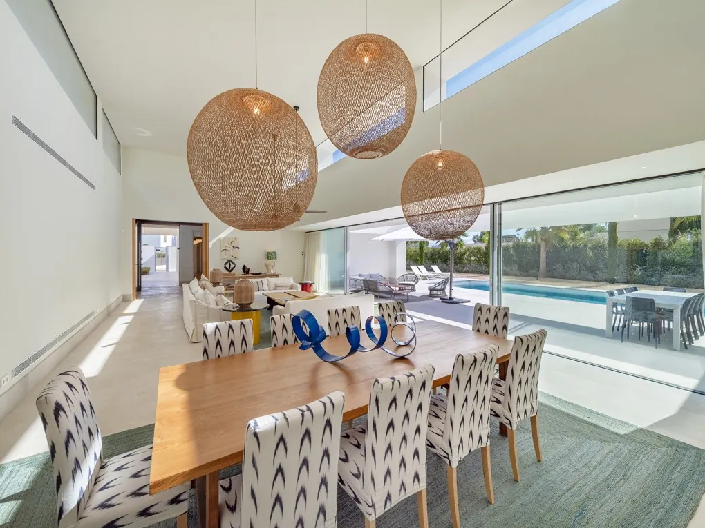 Modern villa on one level in residential area and close to beaches-4