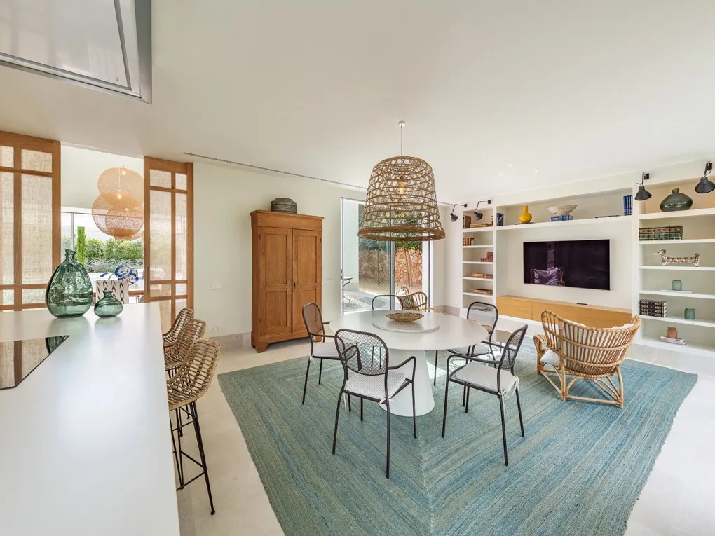 Moderne gelijkvloerse villa in gewilde woonwijk en vlakbij stranden-13