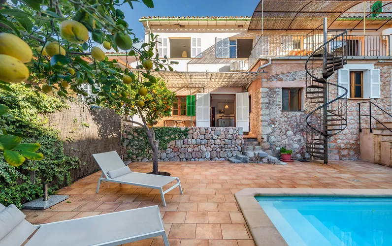 Charmante maison de ville avec piscine dans le centre de Sóller