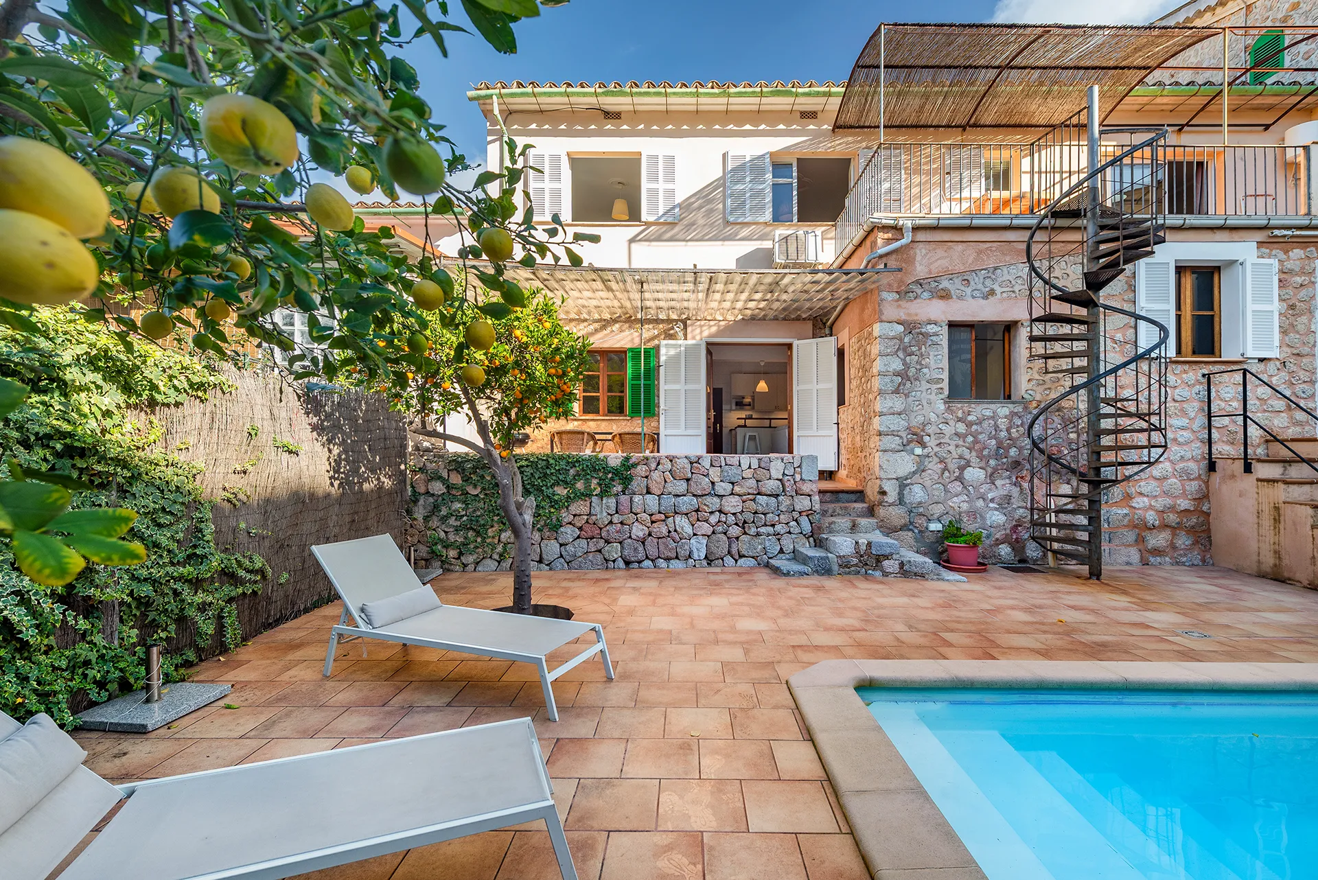 Charmante Maisonette mit Gemeinschaftspool und Garten im Zentrum von Sóller-1