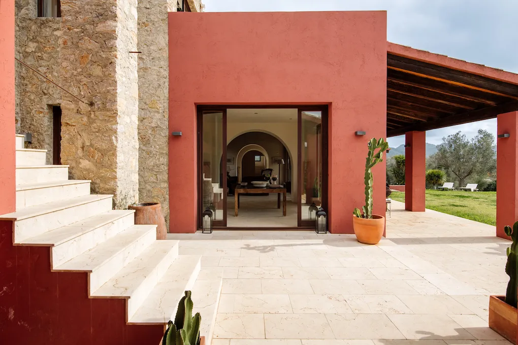 Finca con vista al mar y arquitectura moderna-14