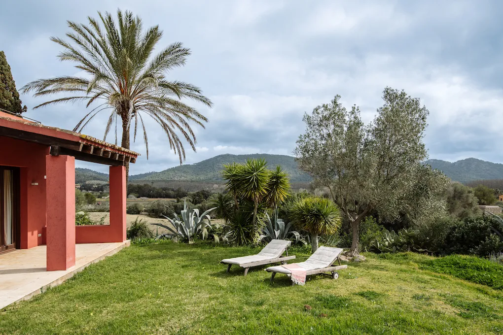 Finca con vista al mar y arquitectura moderna-1