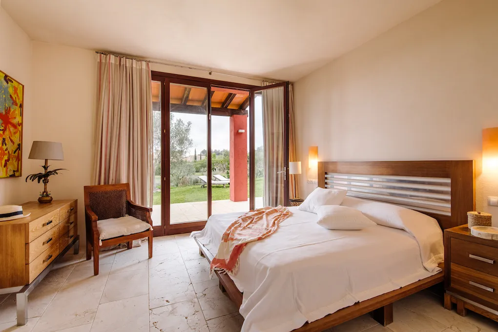 Finca con vista al mar y arquitectura moderna-8