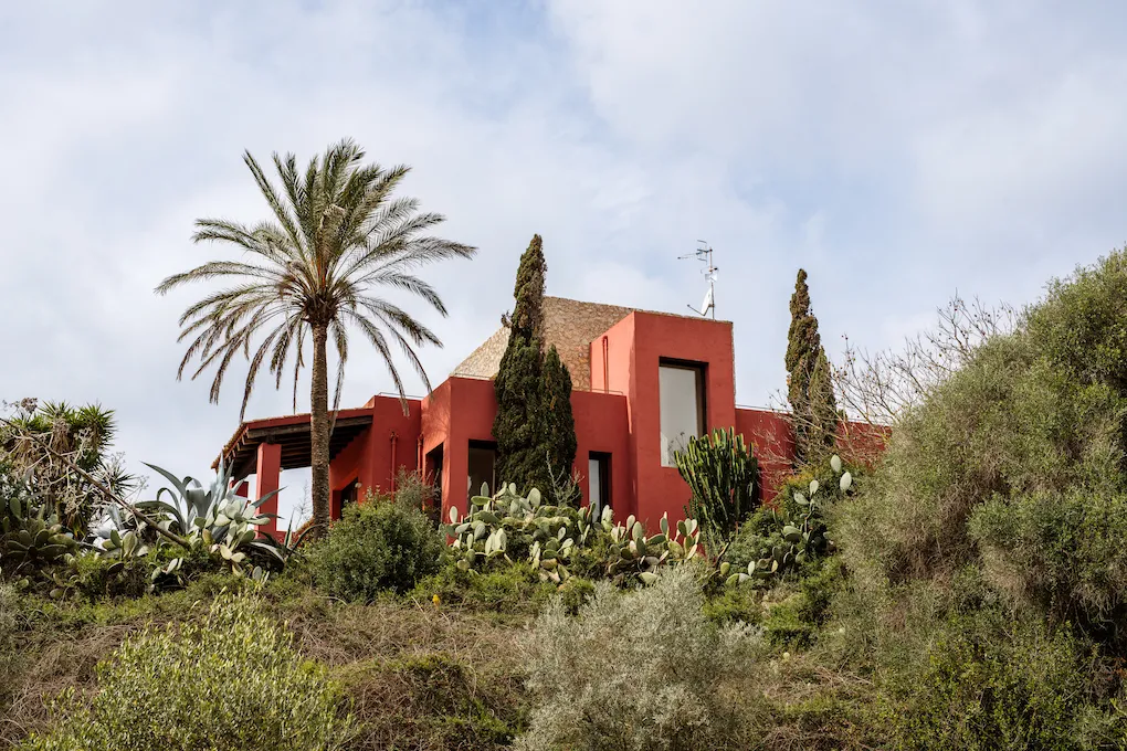 Finca con vista al mar y arquitectura moderna-17
