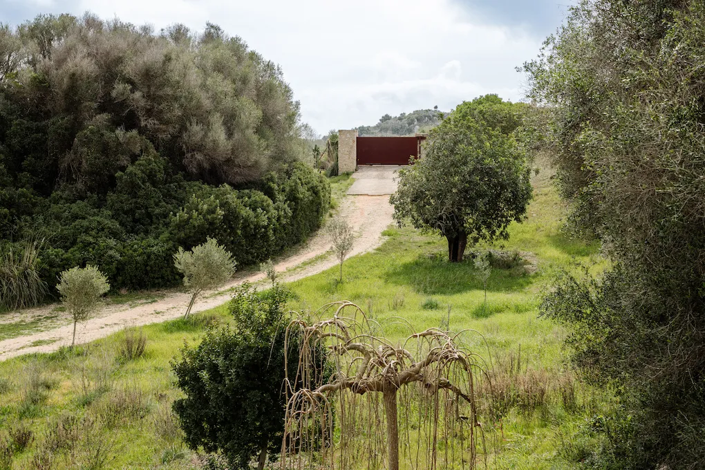 Finca con vista al mar y arquitectura moderna-18