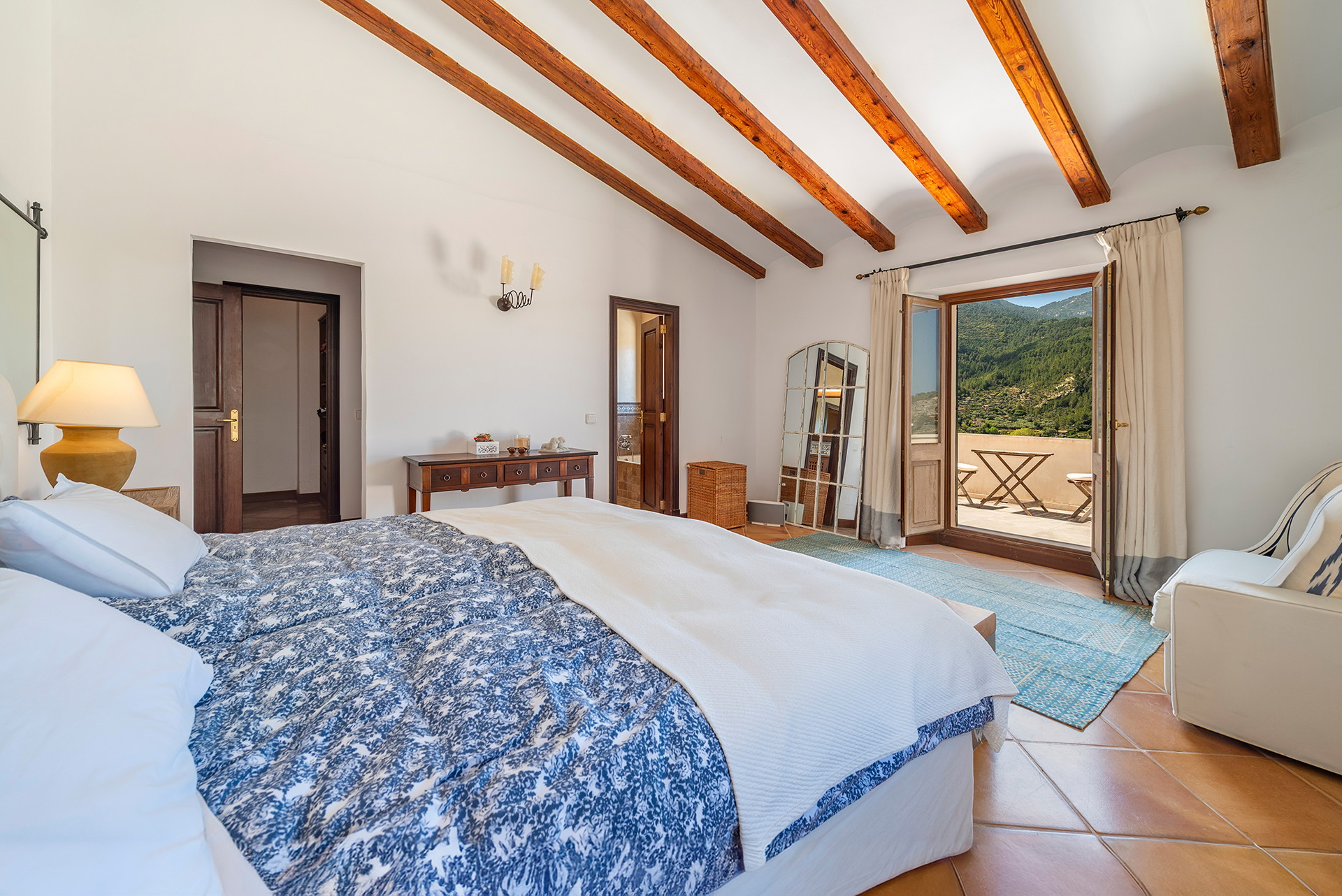Exceptional villa with guest house and panoramic views-27