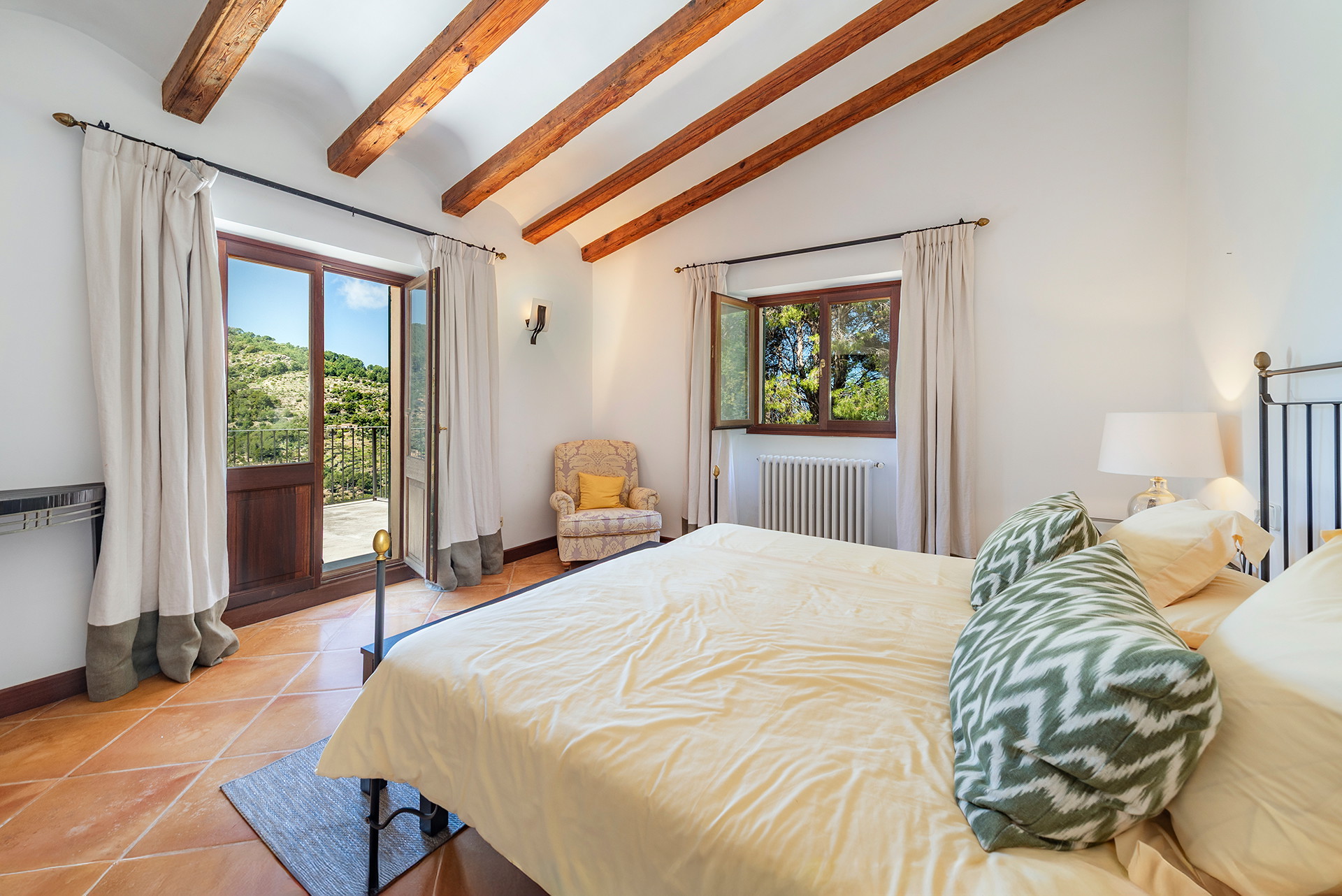 Exceptional villa with guest house and panoramic views-36