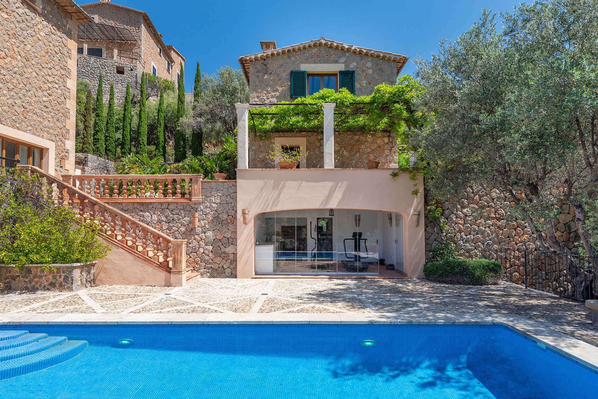Exceptional villa with guest house and panoramic views-46