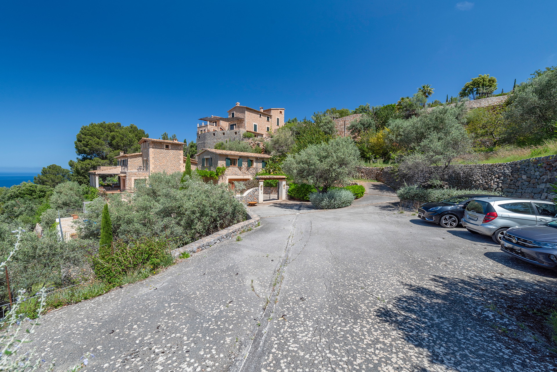Exceptional villa with guest house and panoramic views-50