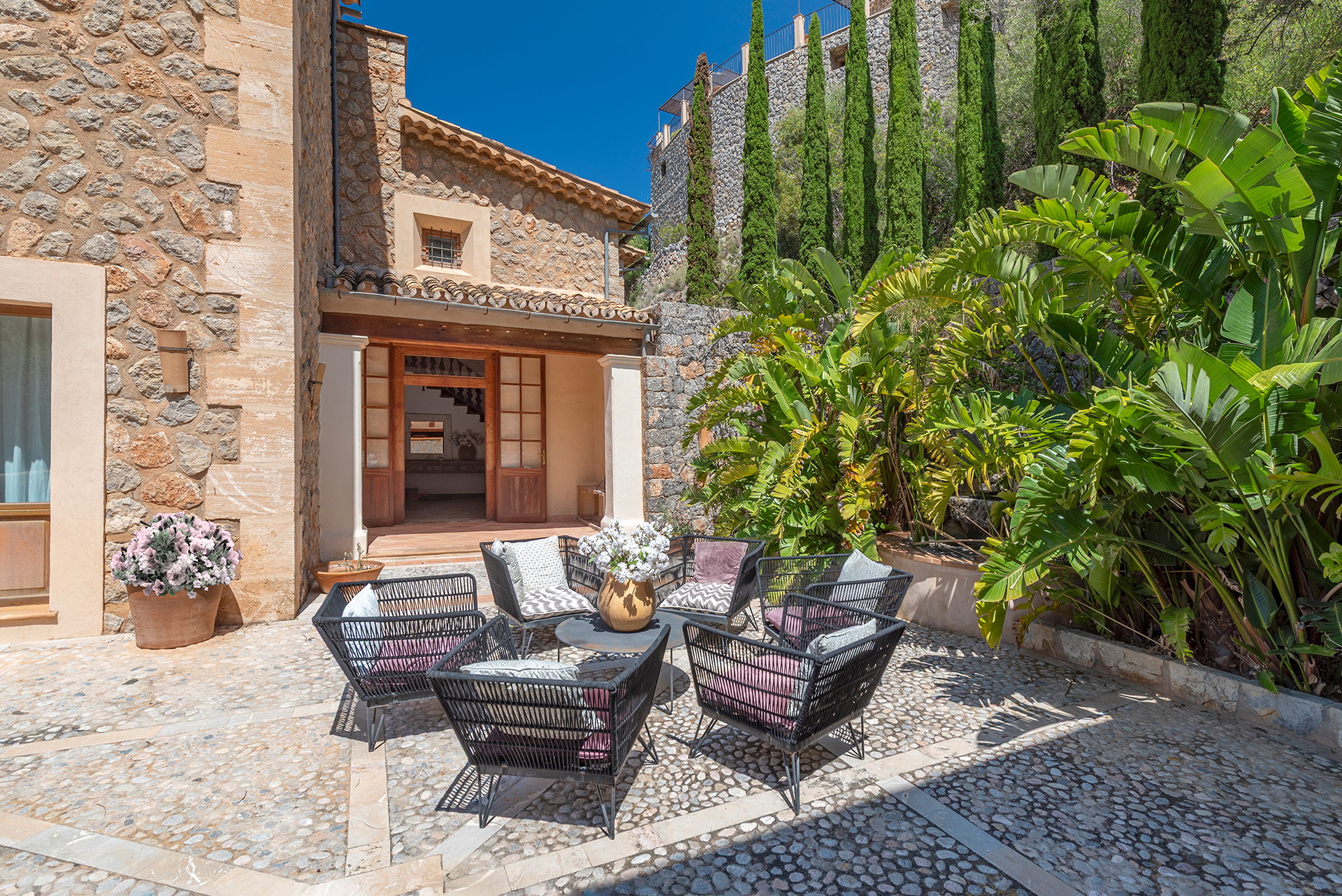 Exceptional villa with guest house and panoramic views-4