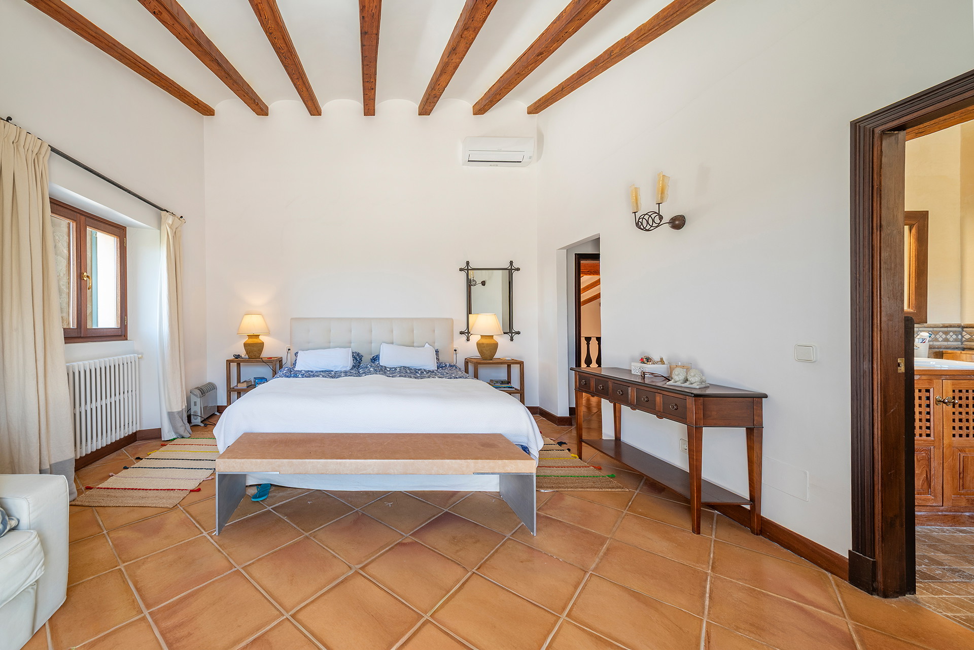 Exceptional villa with guest house and panoramic views-34