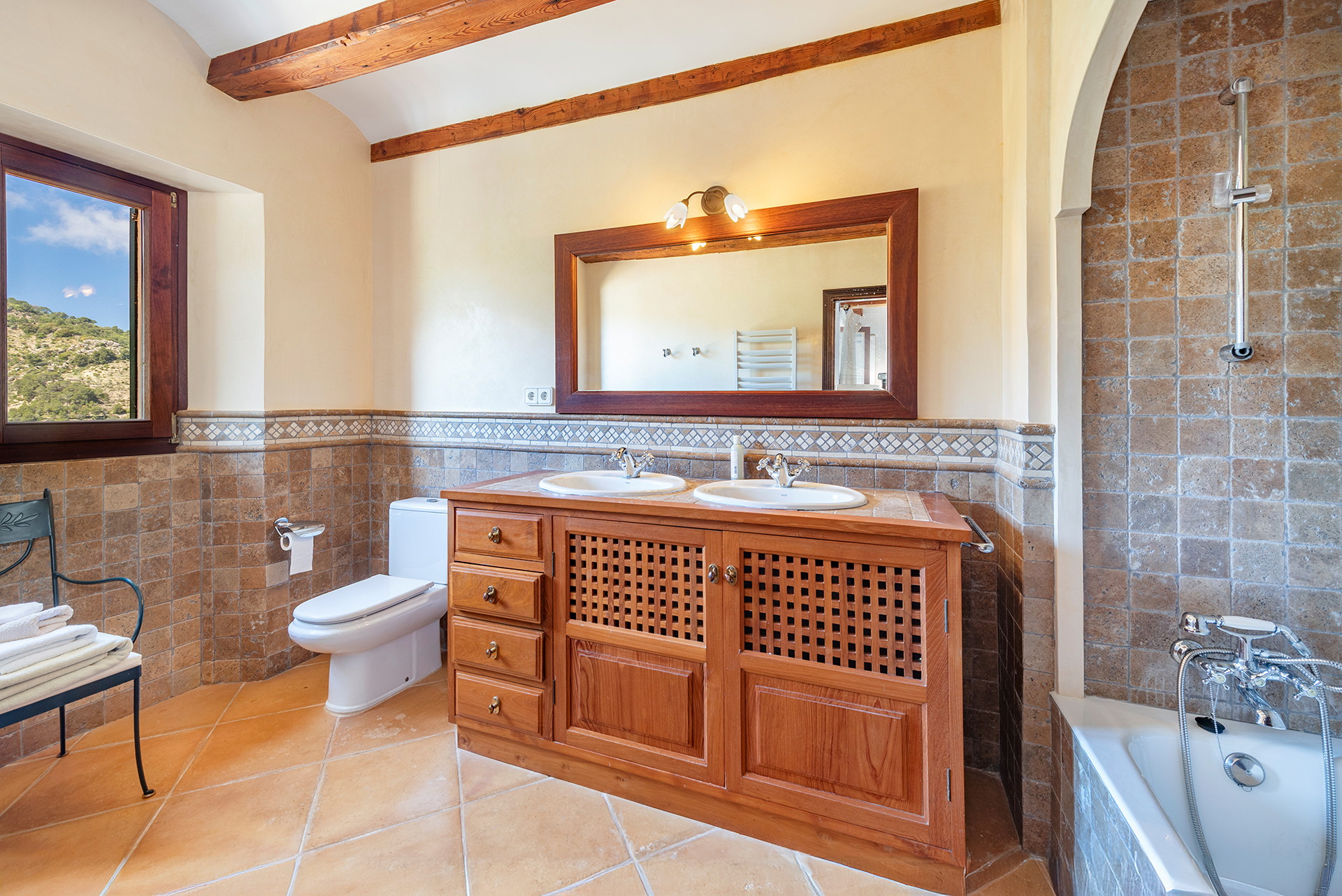 Exceptional villa with guest house and panoramic views-31