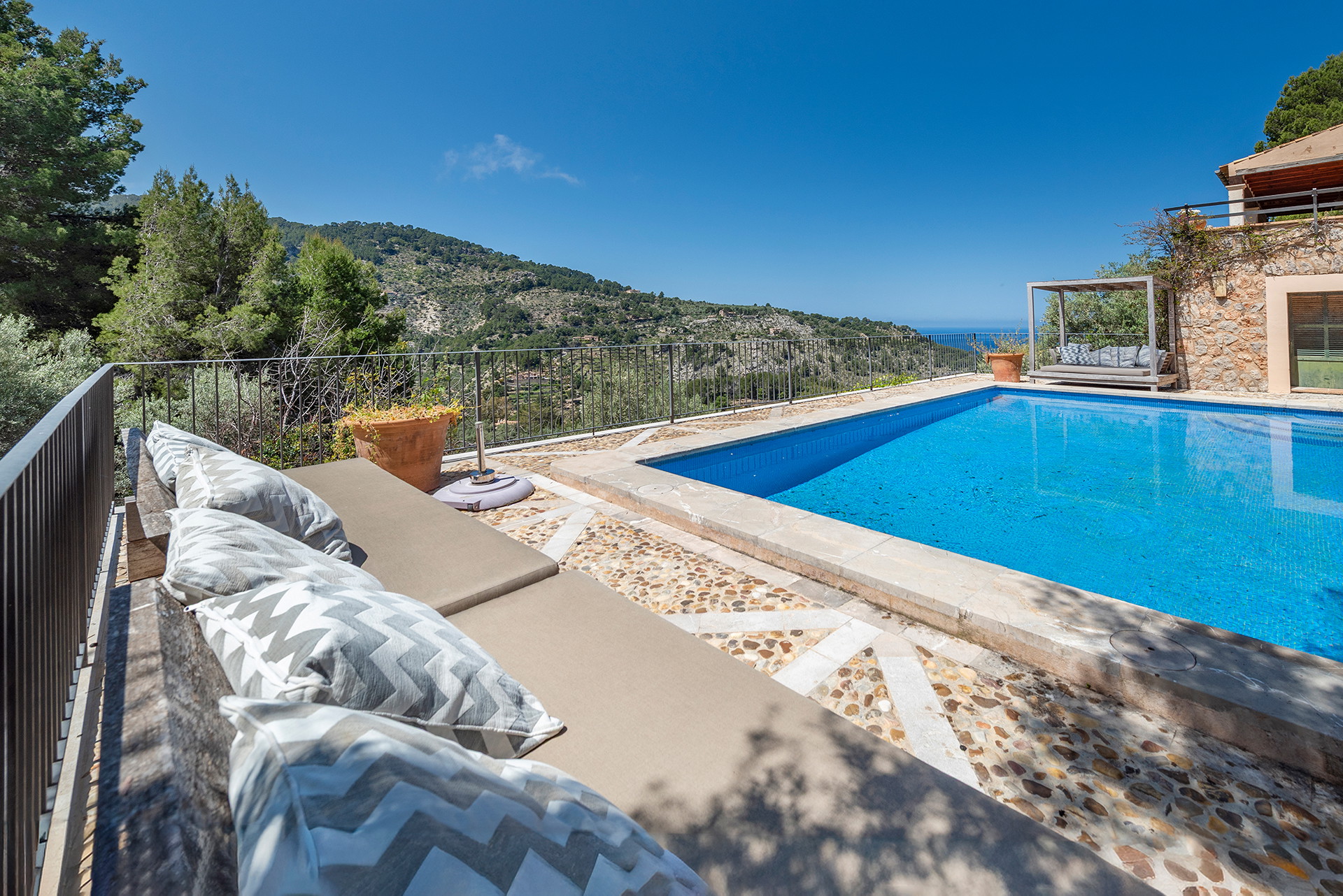 Exceptional villa with guest house and panoramic views-47