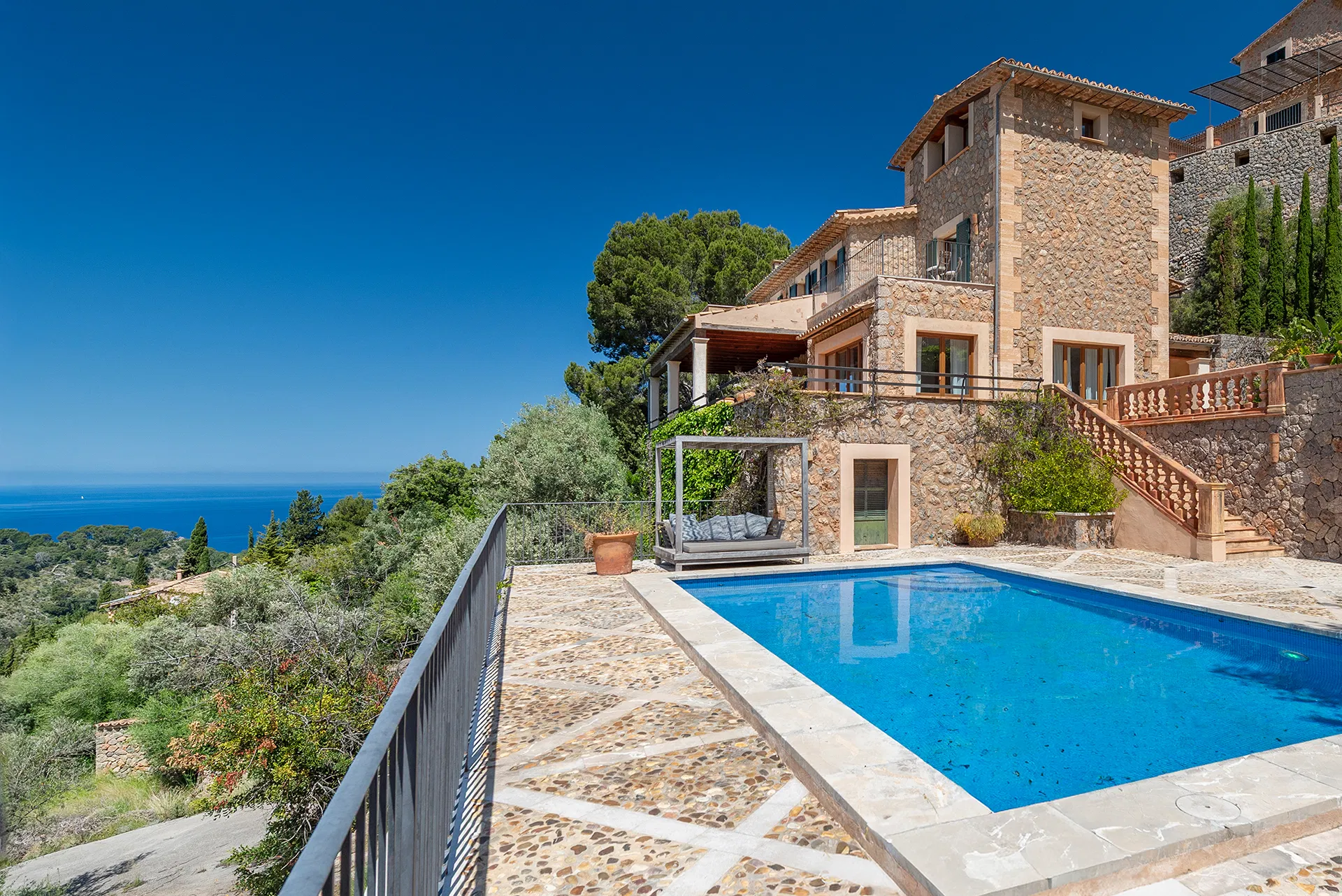 Exceptional villa with guest house and panoramic views-45