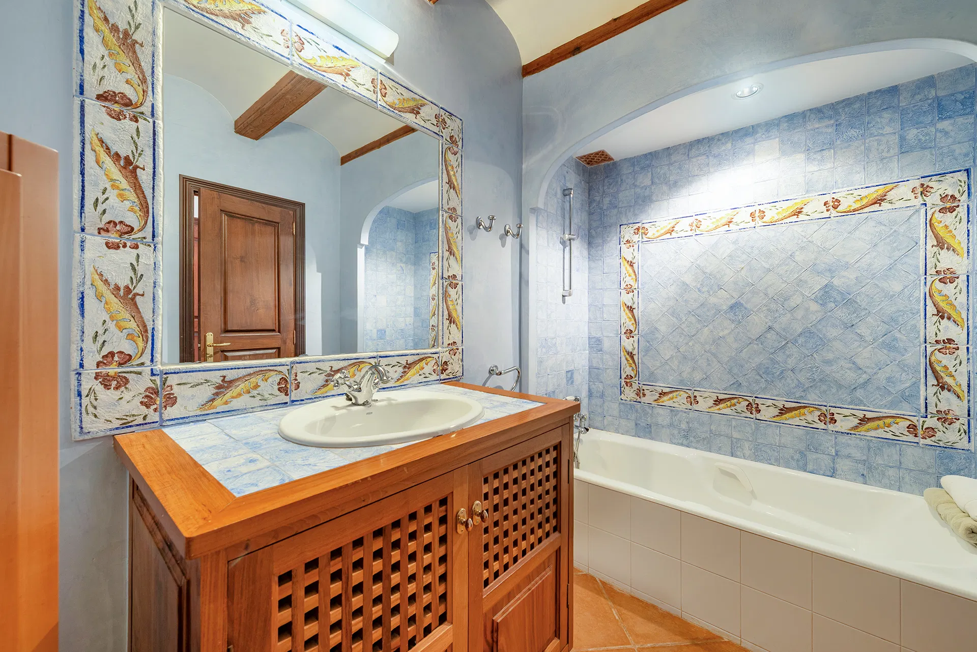 Exceptional villa with guest house and panoramic views-35