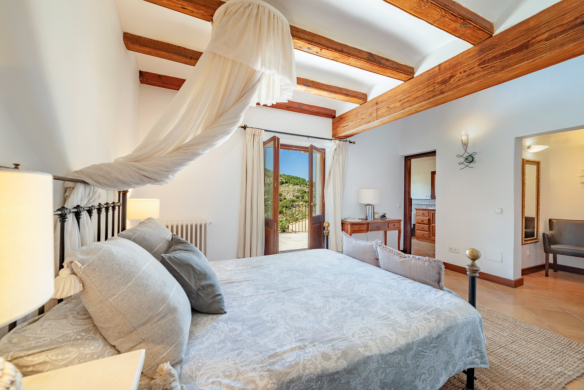Exceptional villa with guest house and panoramic views-24