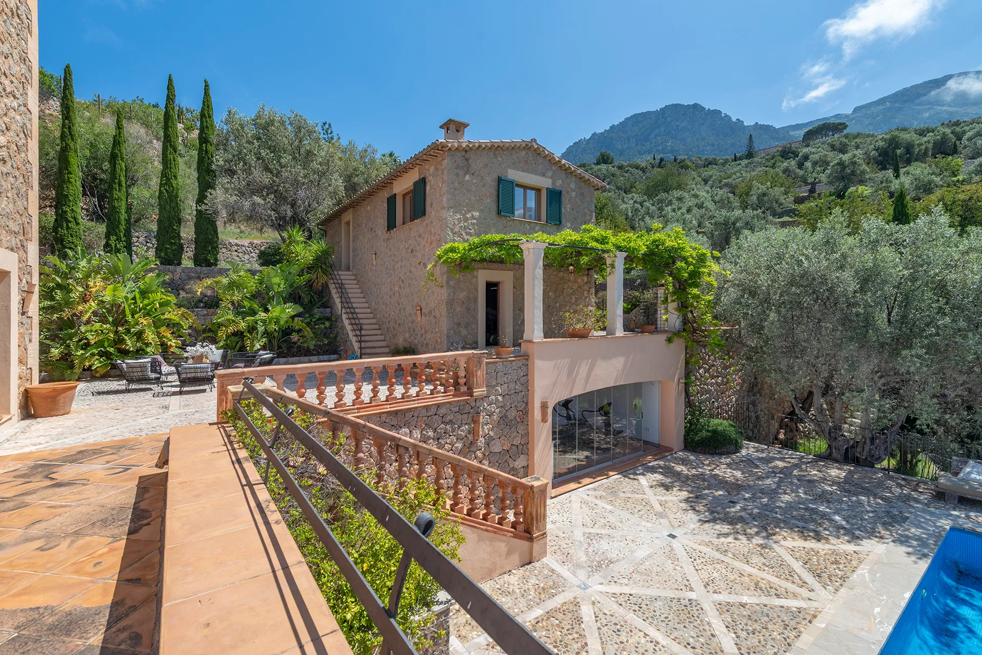 Exceptional villa with guest house and panoramic views-44