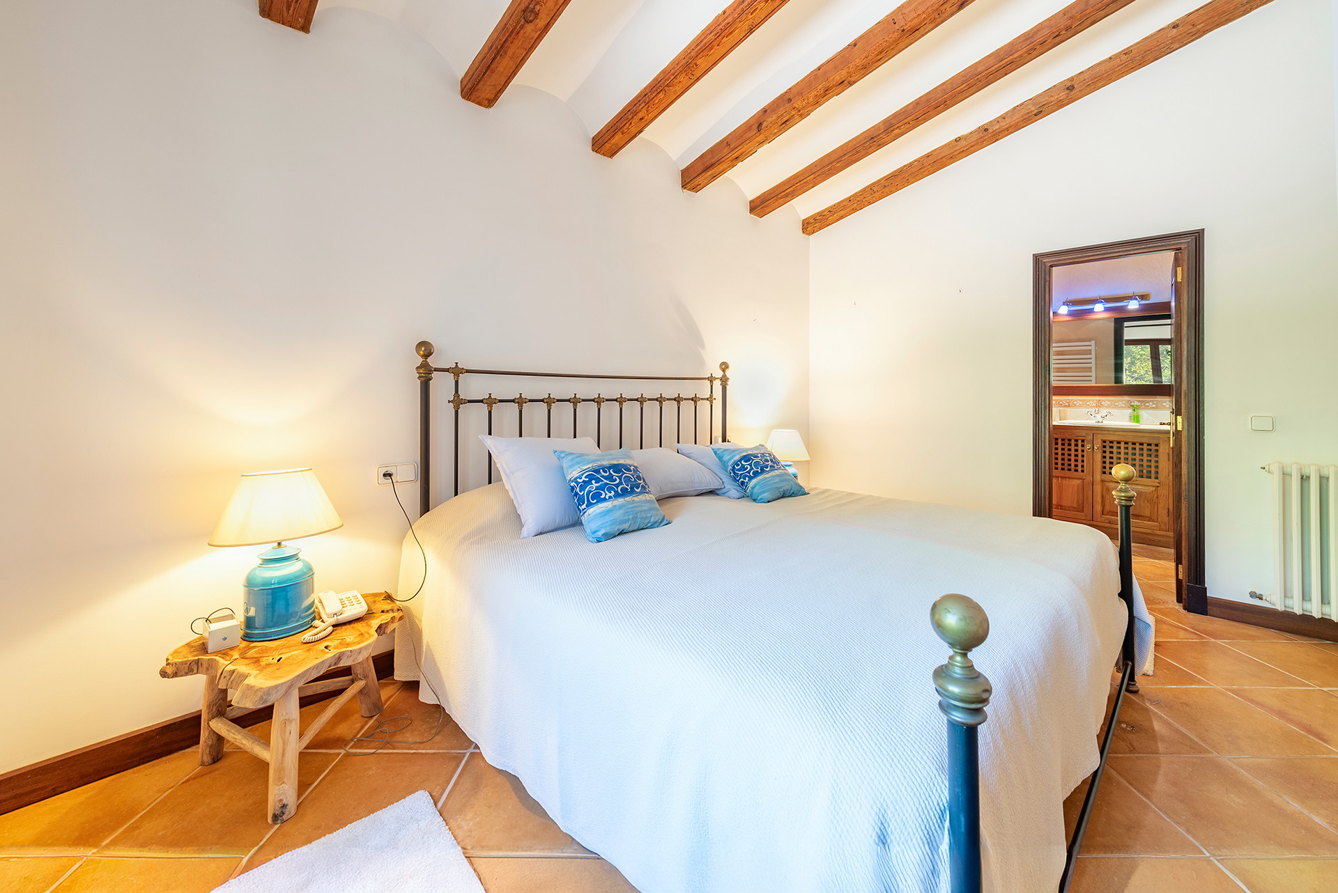 Exceptional villa with guest house and panoramic views-30