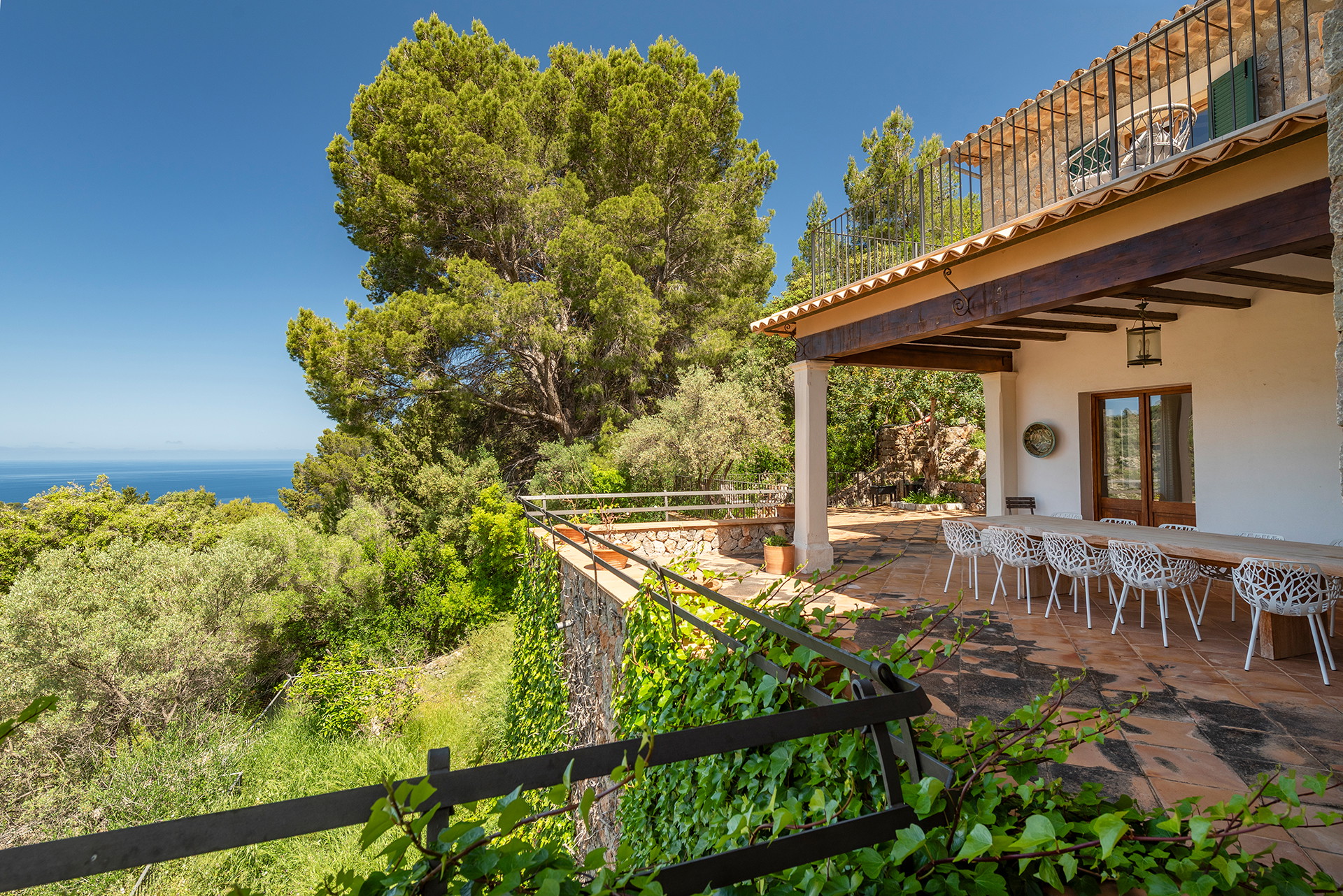 Exceptional villa with guest house and panoramic views-11